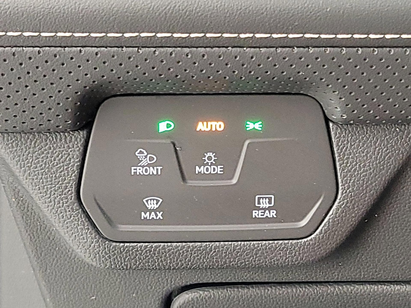 2024 Volkswagen Atlas Cross Sport SE w/Tech - Photo 14