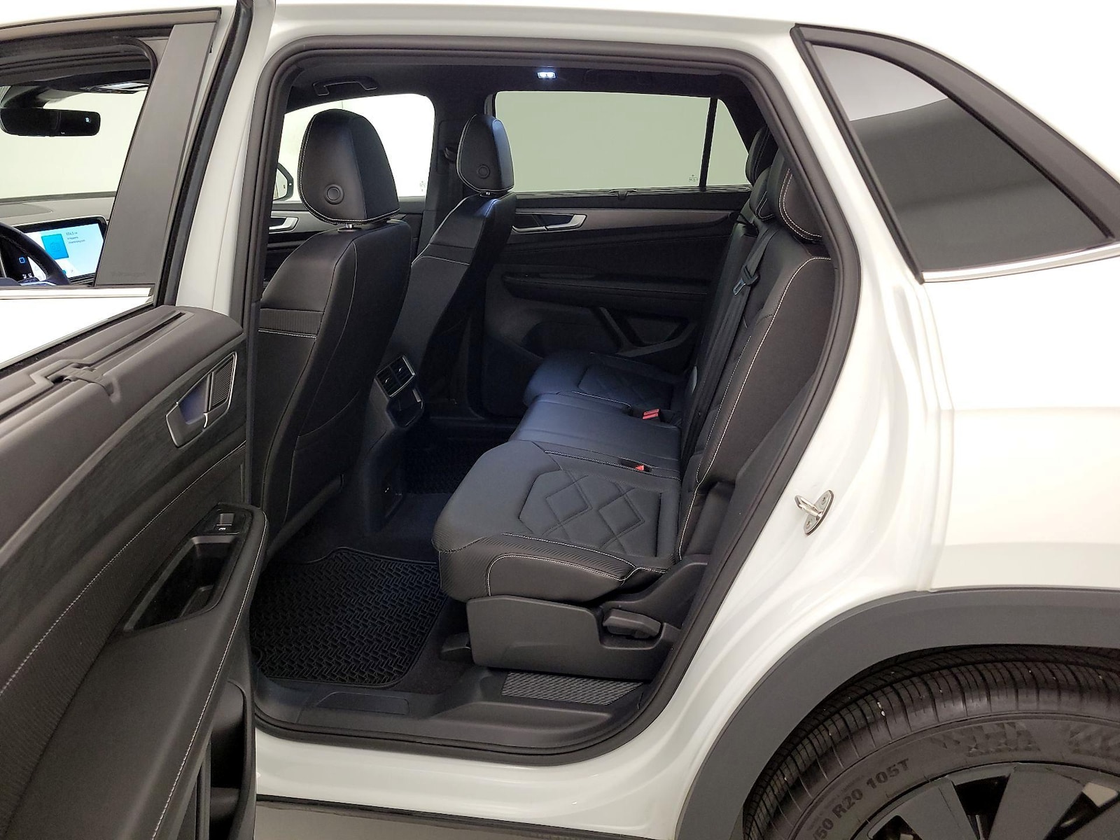 2024 Volkswagen Atlas Cross Sport SE w/Tech - Photo 21