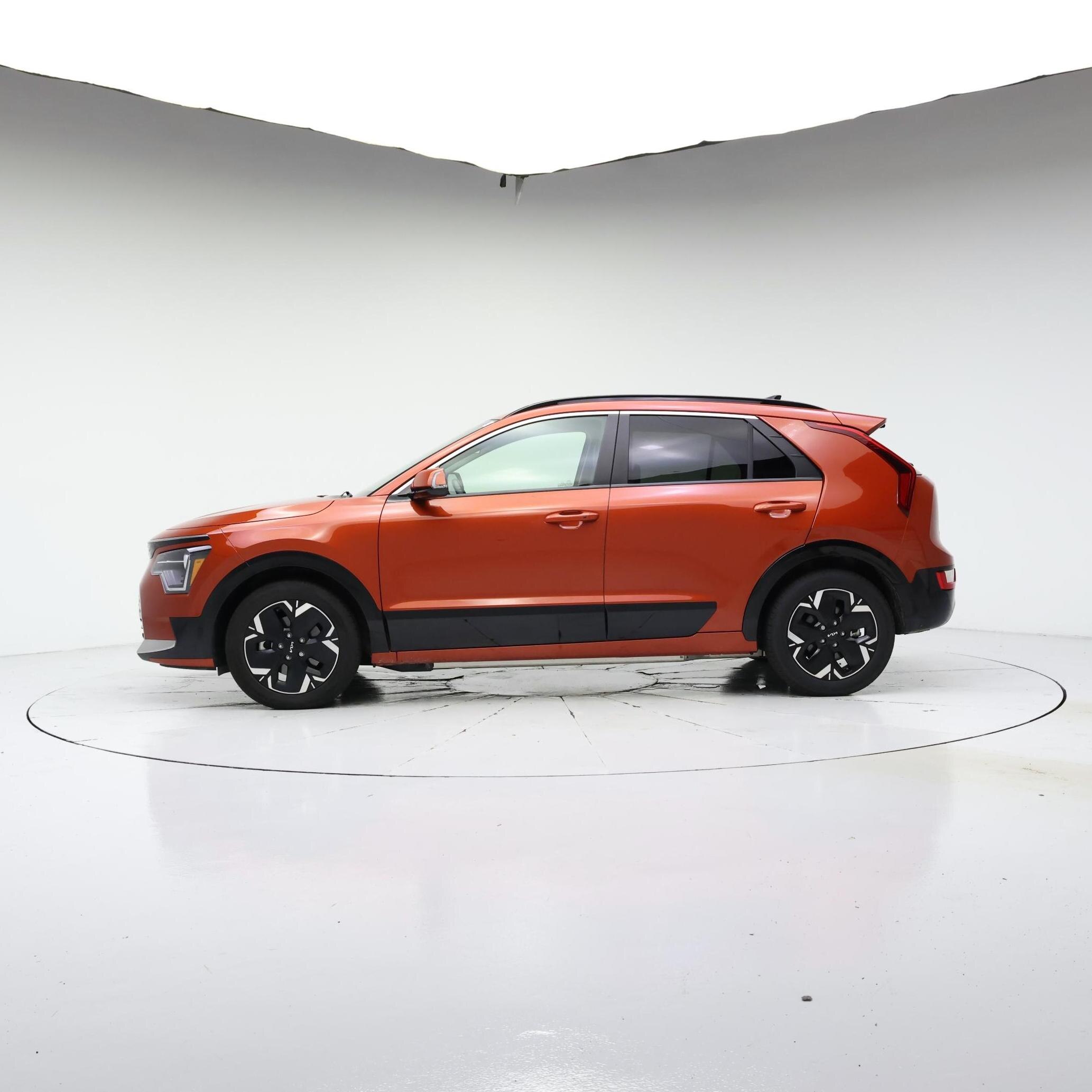 Thumbnail: 2023 Kia Niro - 3