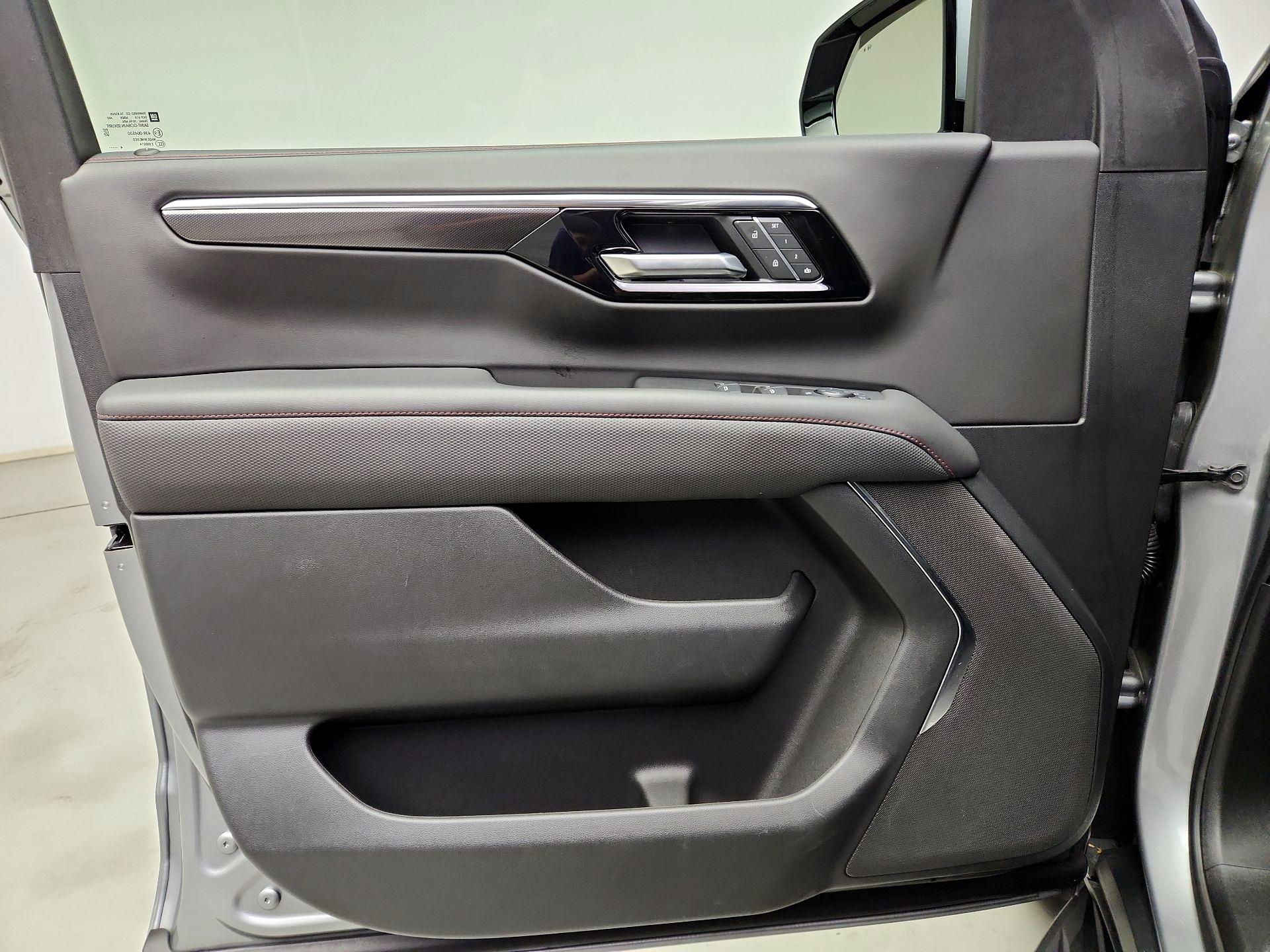 Thumbnail: 2025 Chevrolet Suburban - 10