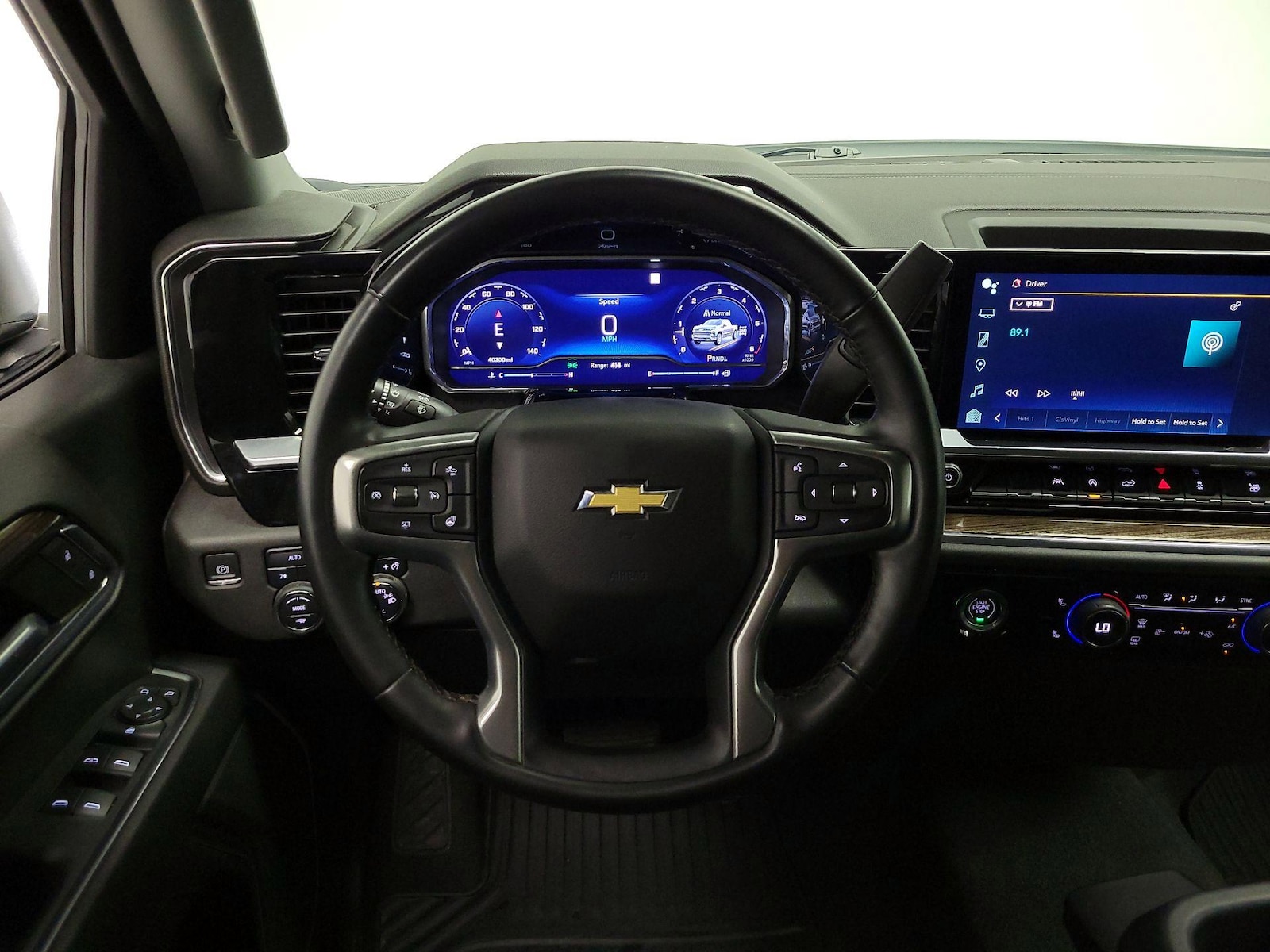 2023 Chevrolet Silverado 1500 LT - Photo 11