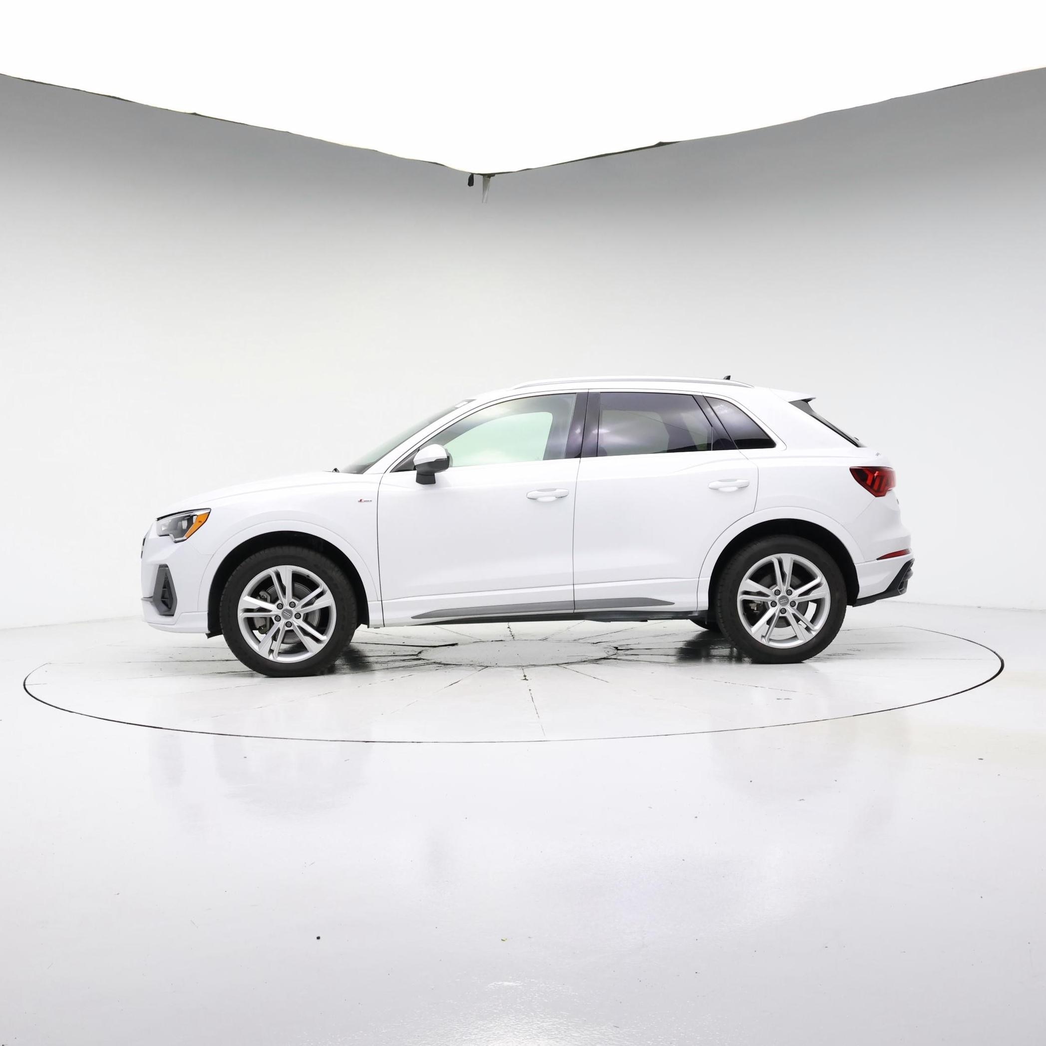 Thumbnail: 2020 Audi Q3 - 3