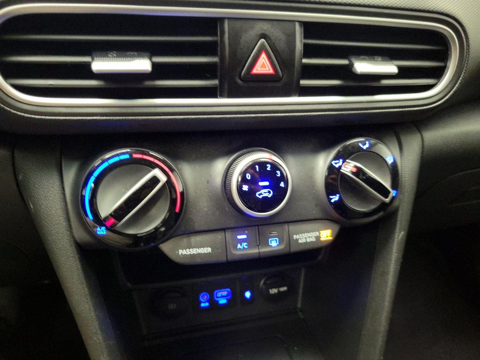 2020 Hyundai Kona SEL Plus - Photo 17