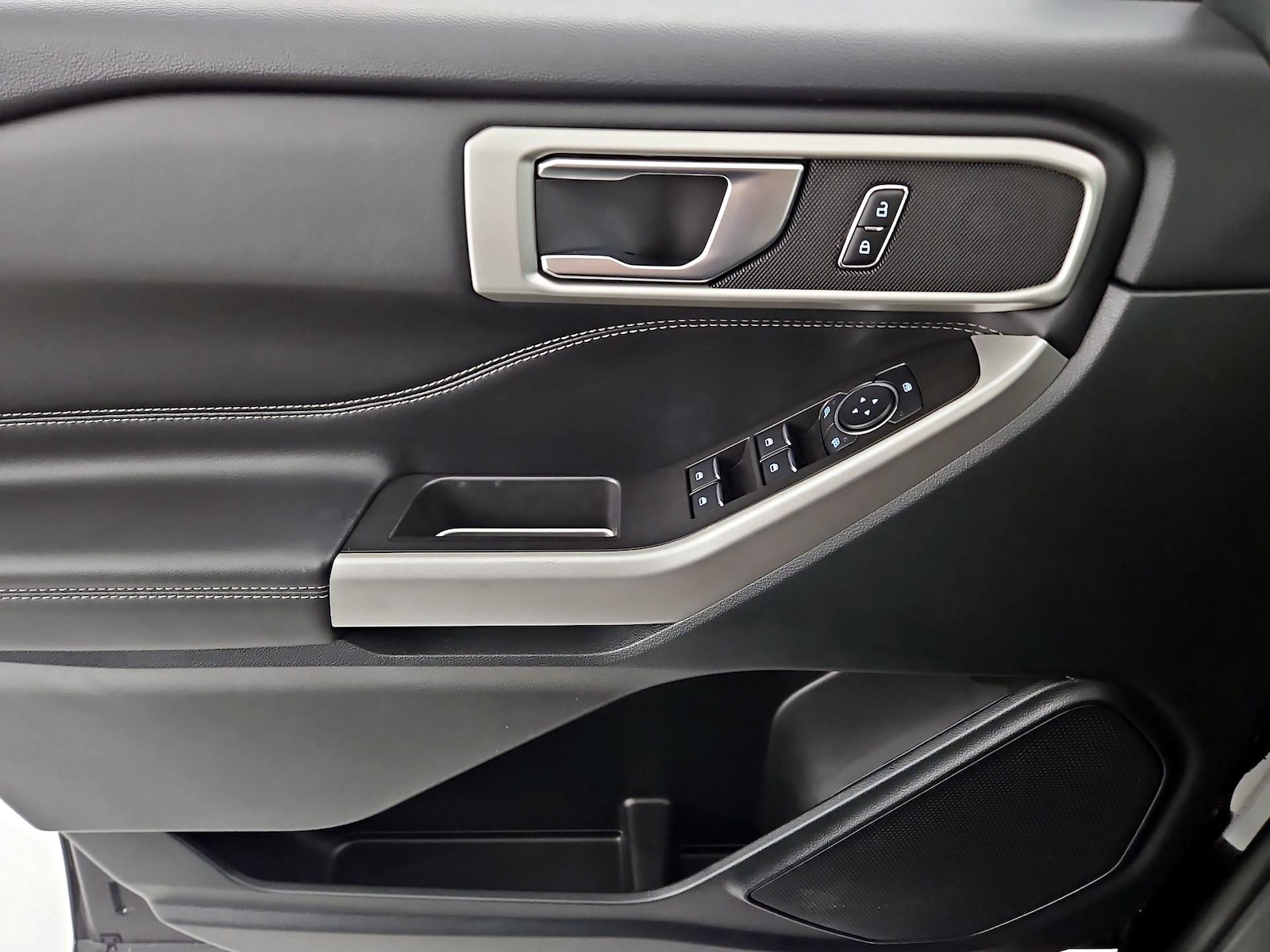 2024 Ford Explorer XLT - Photo 11
