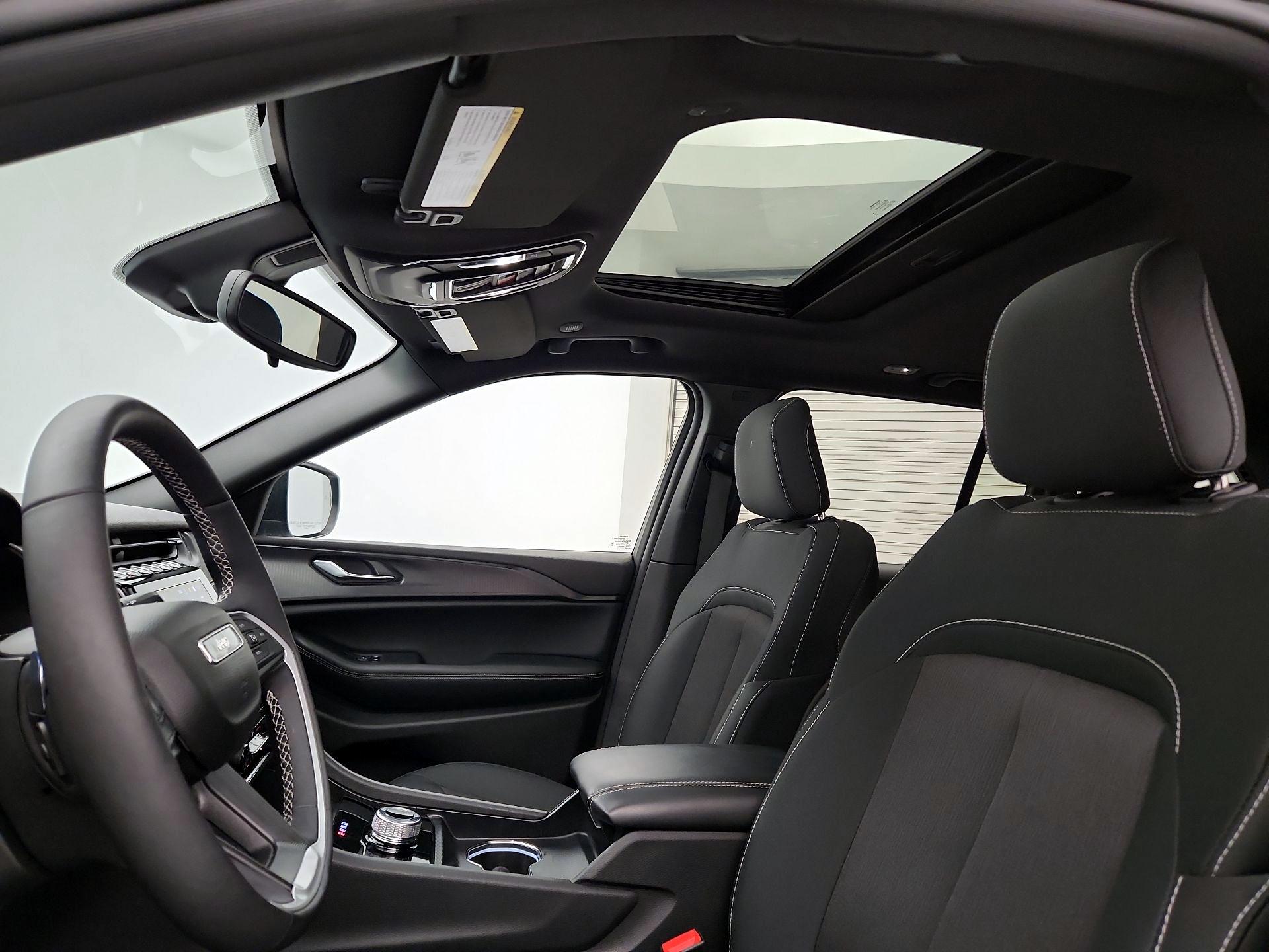 Thumbnail: 2024 Jeep Grand Cherokee - 19