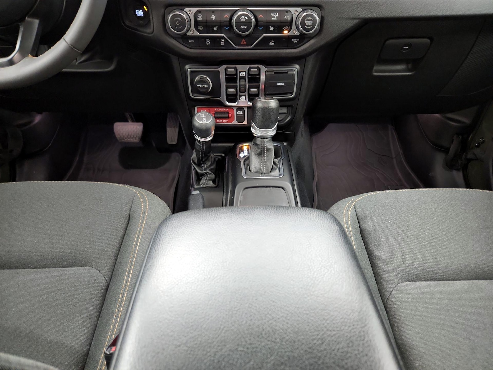 2024 Jeep Wrangler 4-Door Willys - Photo 16