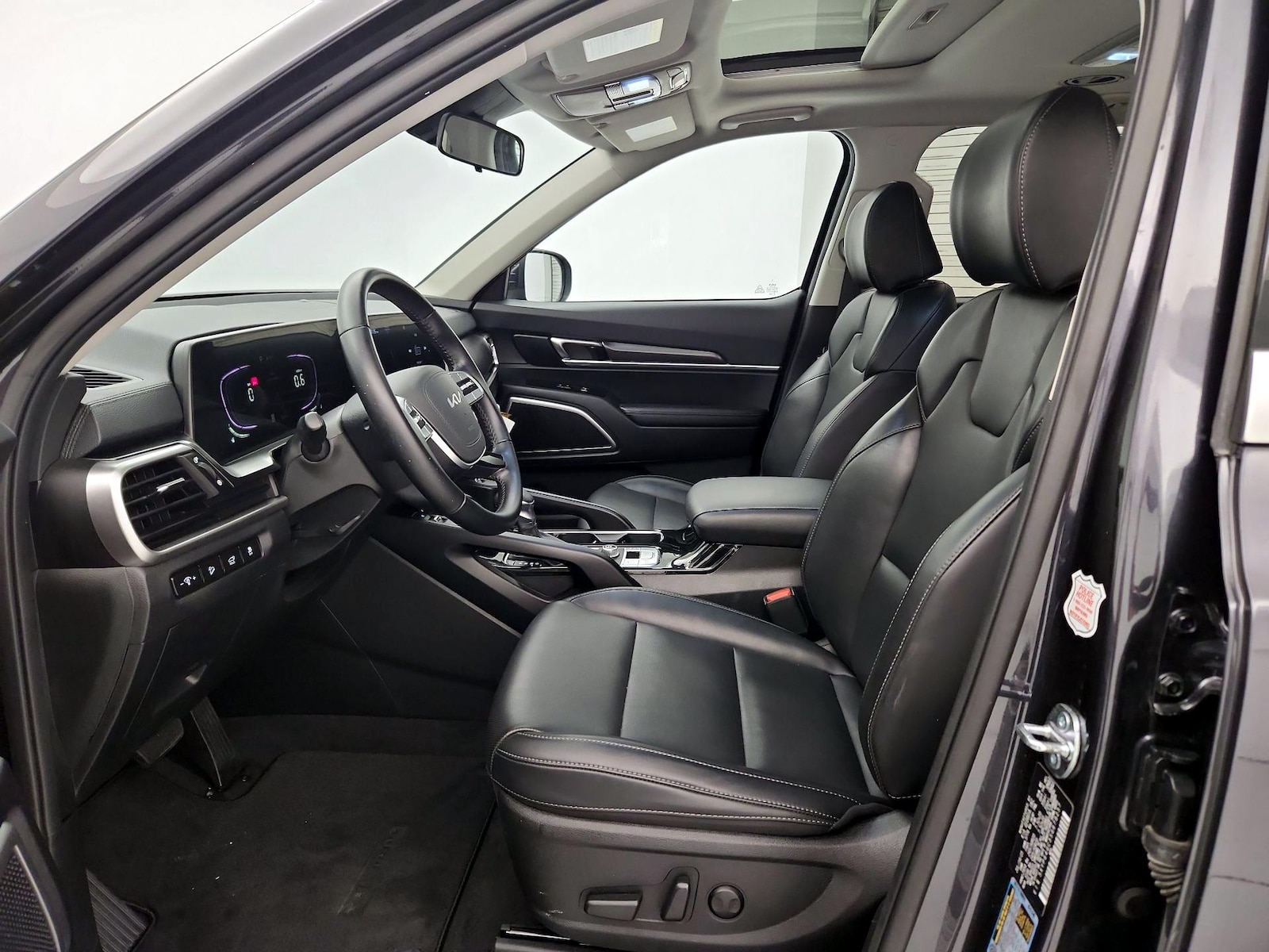 2025 Kia Telluride S - Photo 12