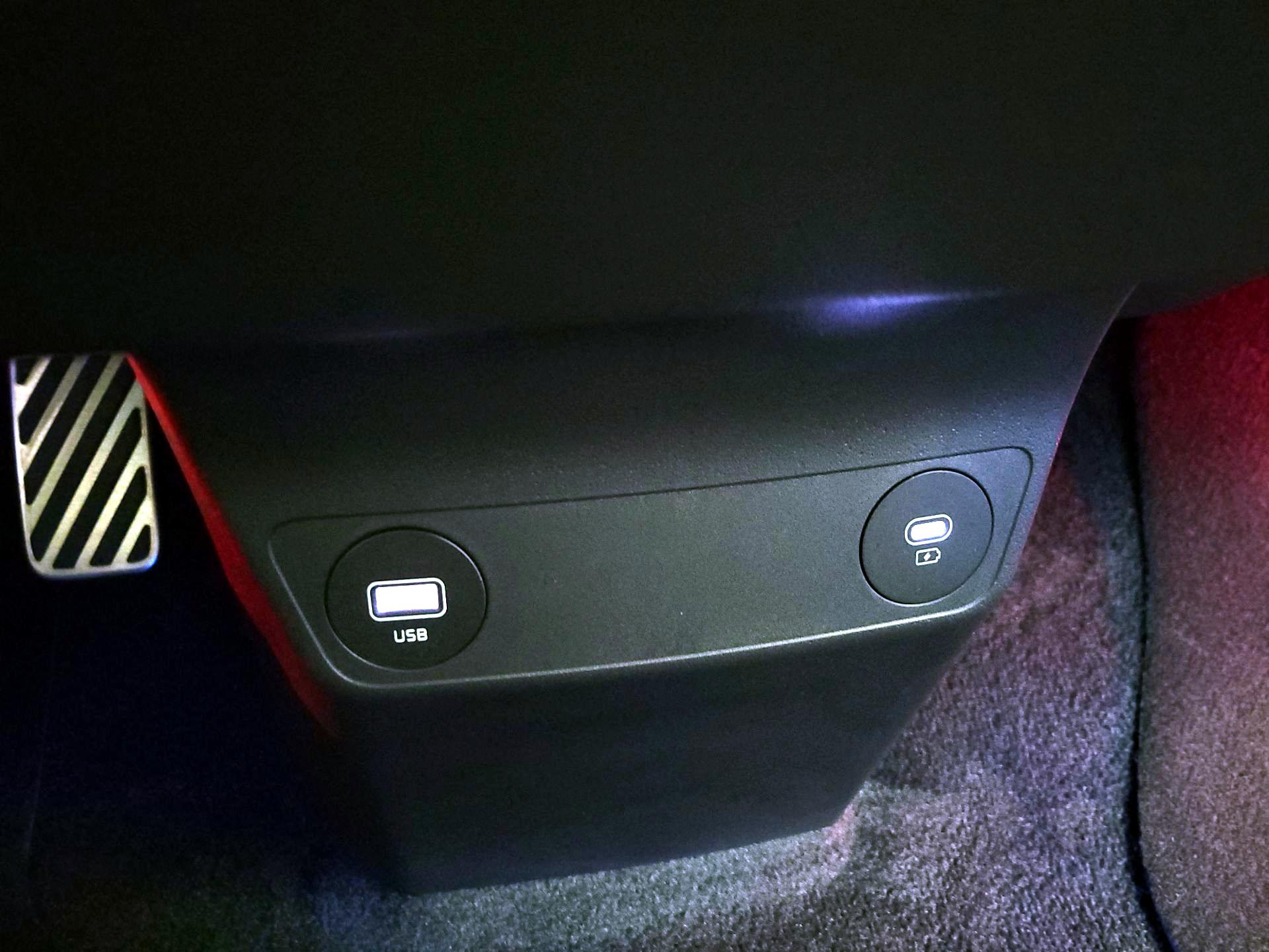 Thumbnail: 2023 Kia EV6 - 18