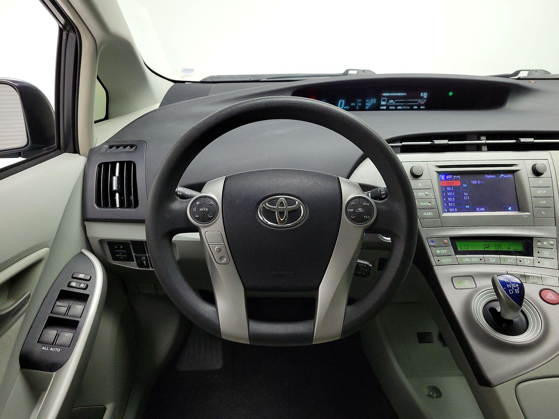 Thumbnail: 2015 Toyota Prius - 10