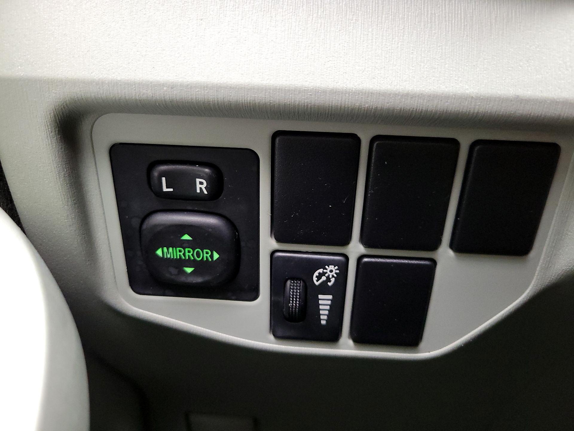 Thumbnail: 2015 Toyota Prius - 13