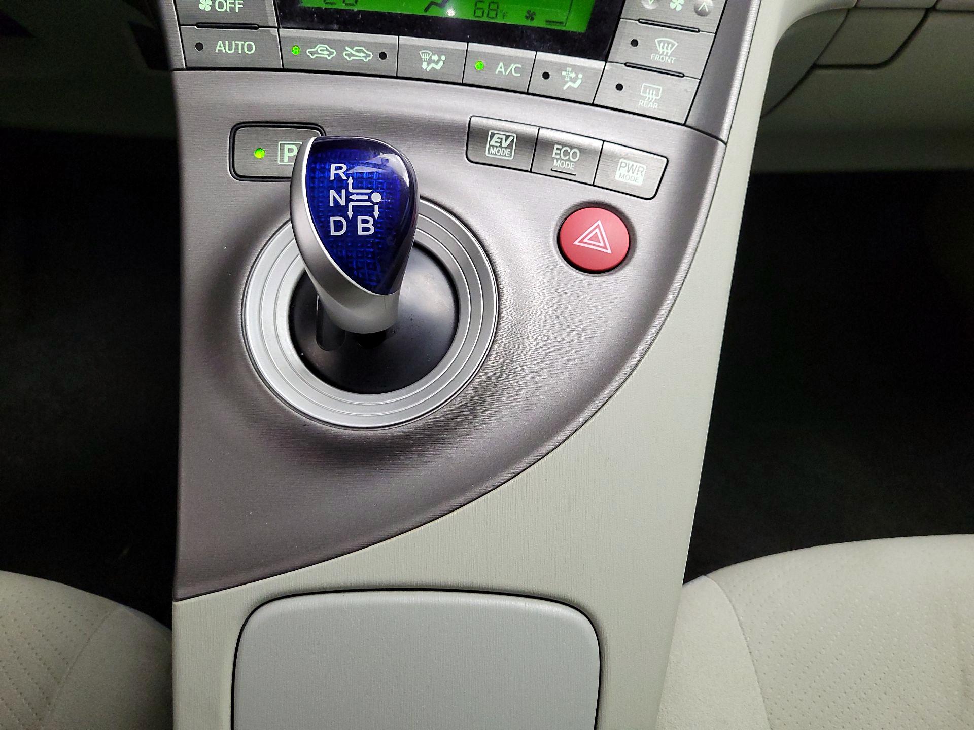 Thumbnail: 2015 Toyota Prius - 17