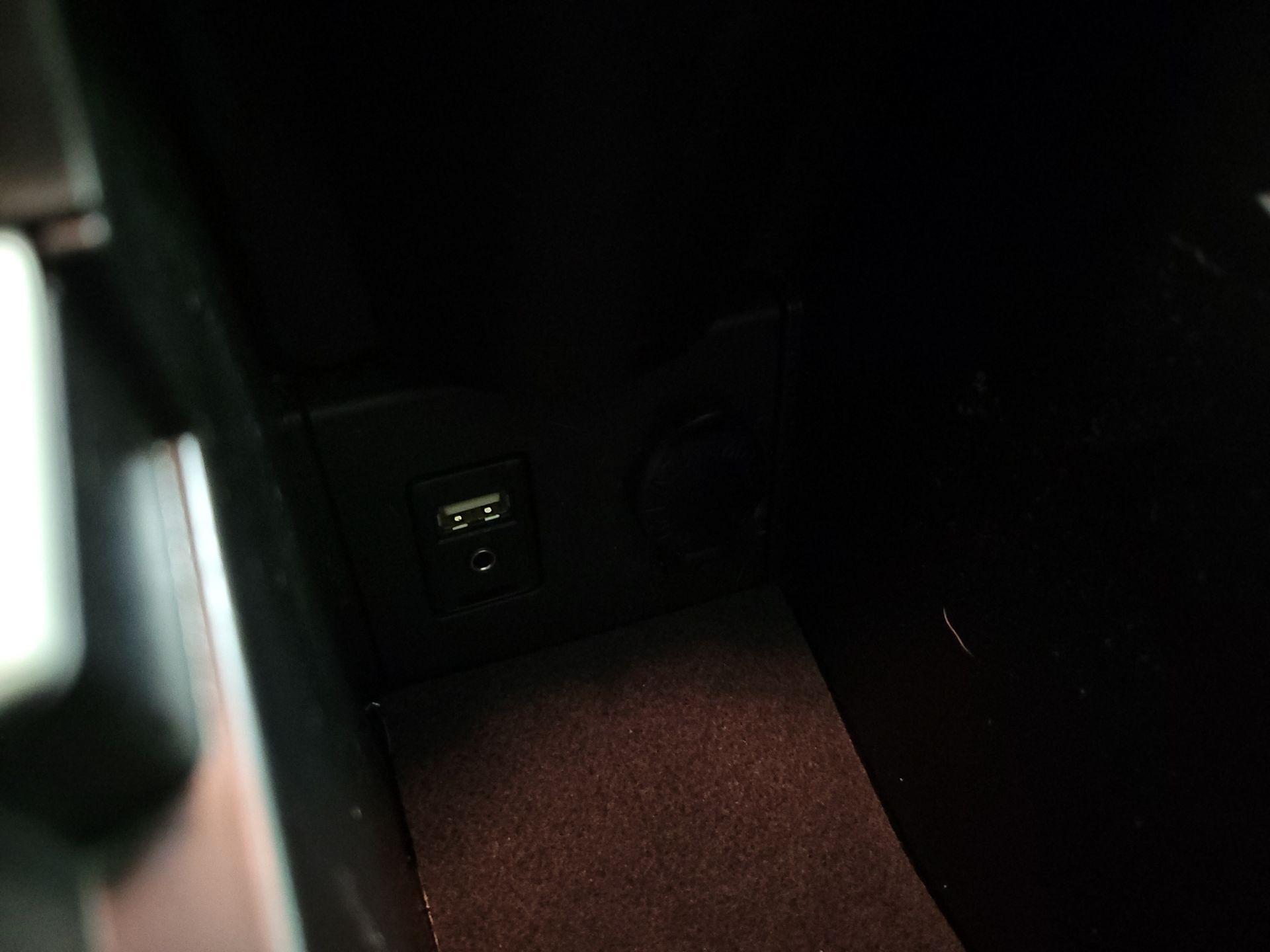 Thumbnail: 2015 Toyota Prius - 18