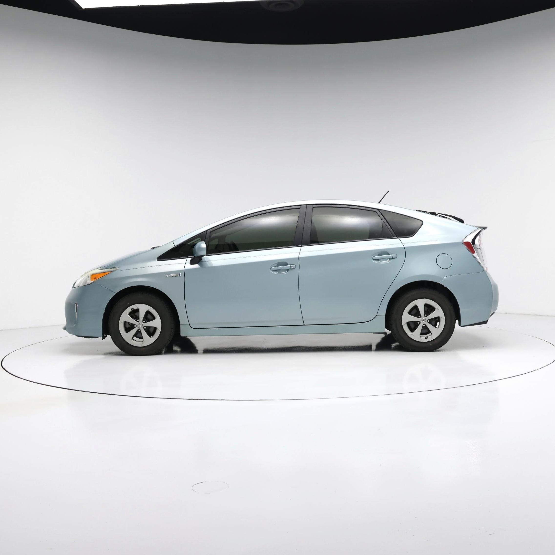 Thumbnail: 2015 Toyota Prius - 3