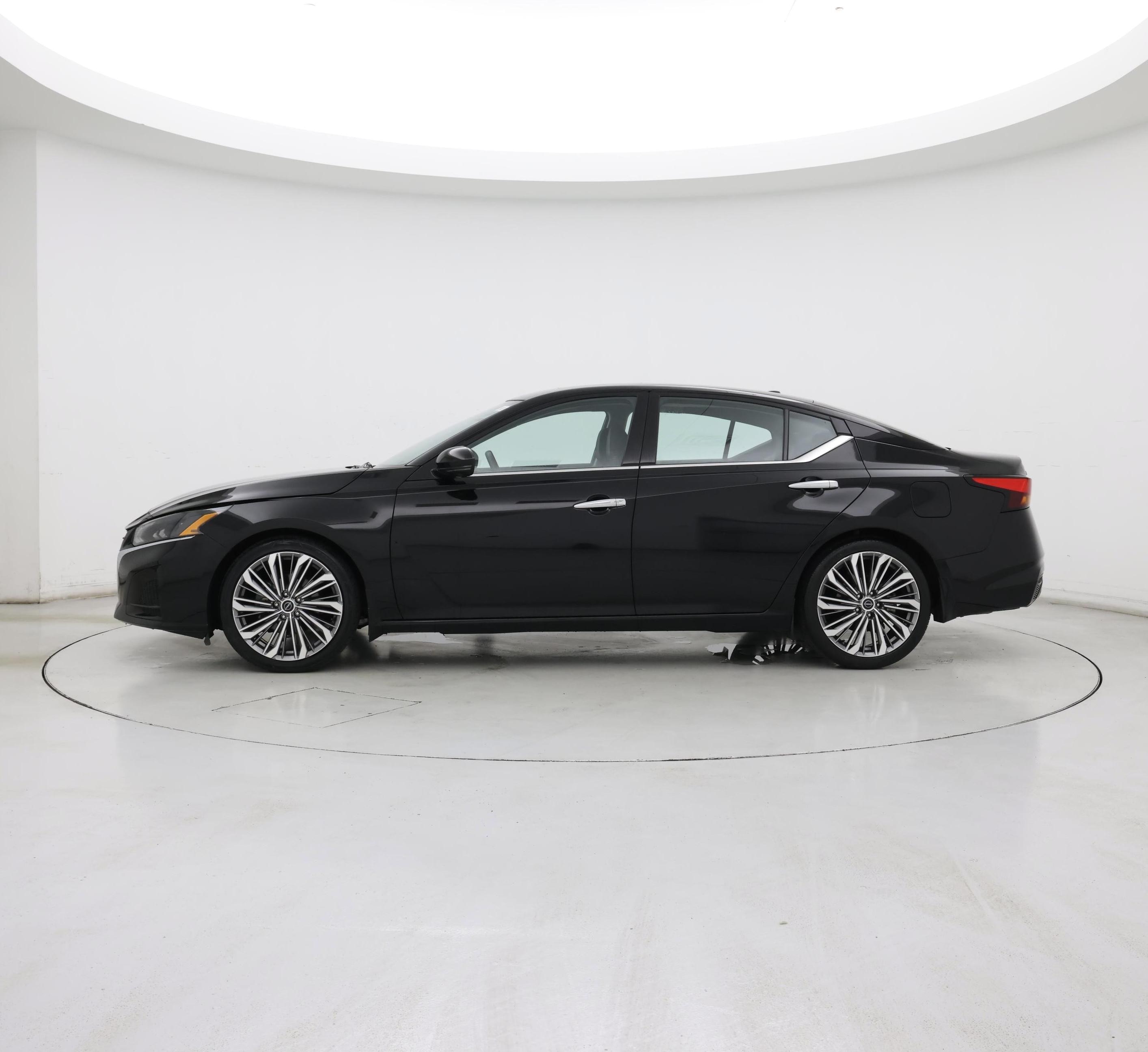 Thumbnail: 2023 Nissan Altima - 3