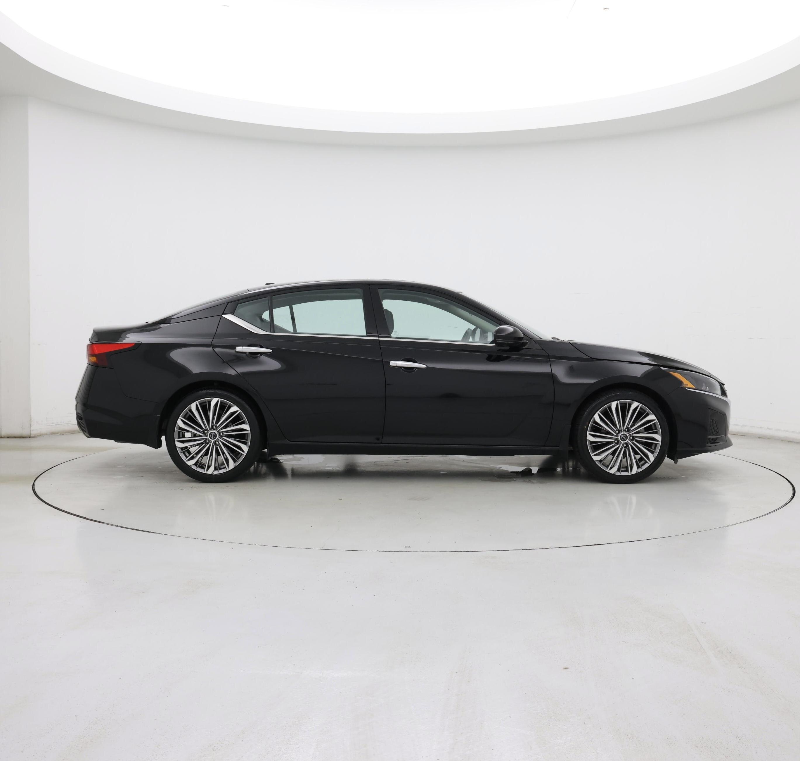 Thumbnail: 2023 Nissan Altima - 7