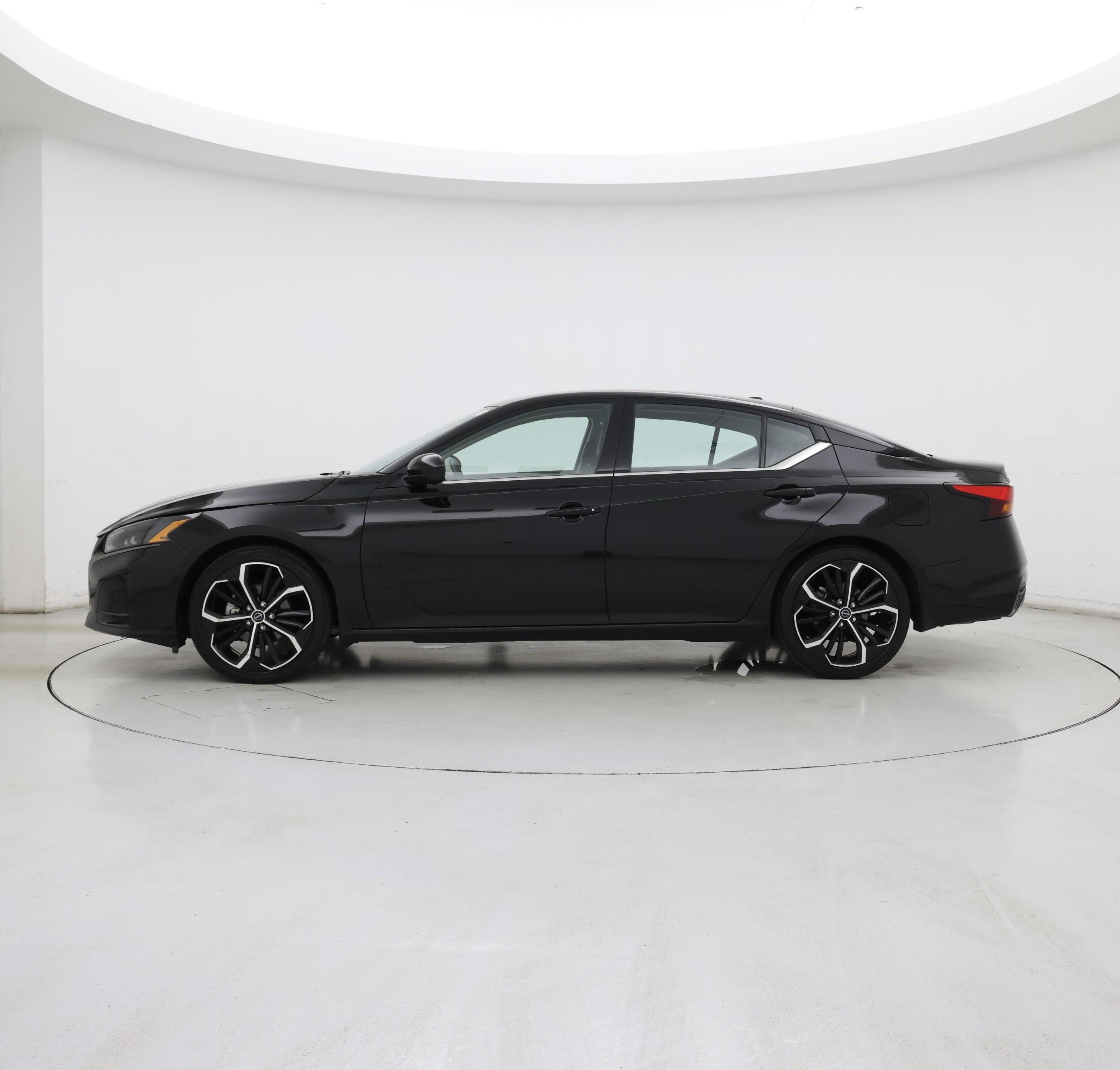 Thumbnail: 2023 Nissan Altima - 3
