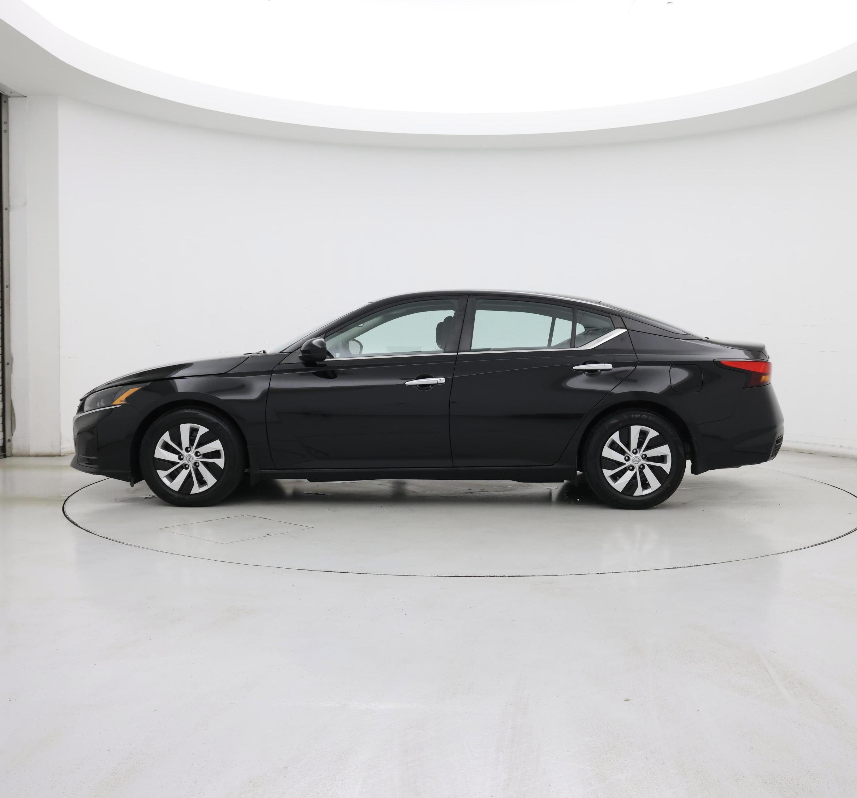 Thumbnail: 2023 Nissan Altima - 3