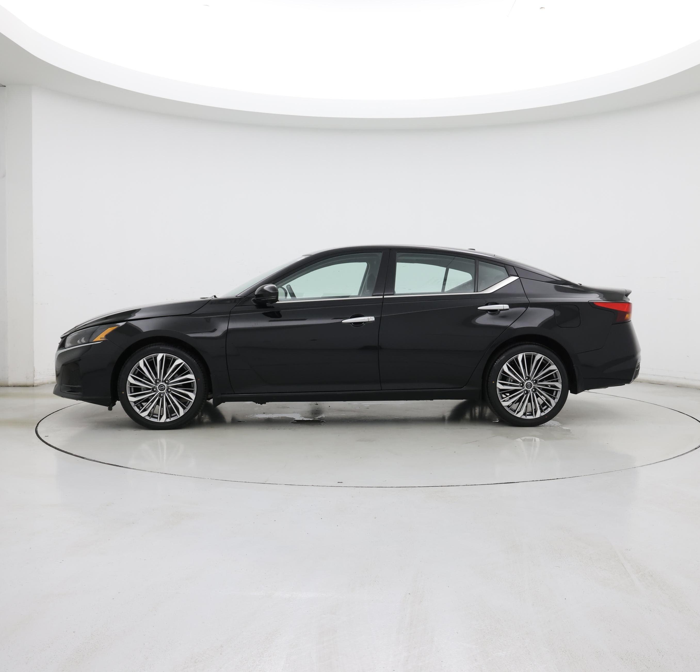 Thumbnail: 2023 Nissan Altima - 3