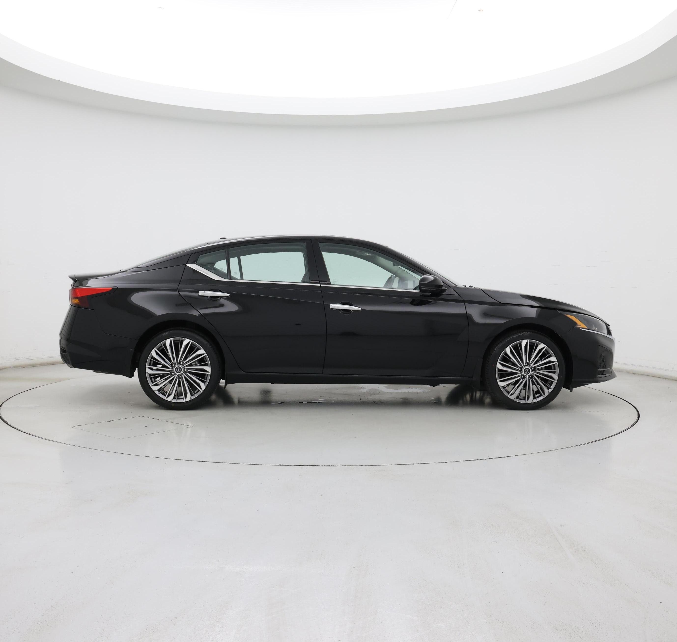 Thumbnail: 2023 Nissan Altima - 7