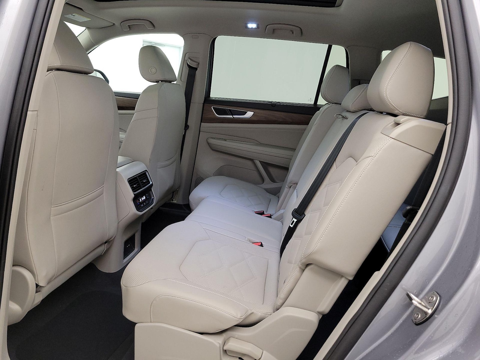 2025 Volkswagen Atlas SE w/Tech - Photo 22