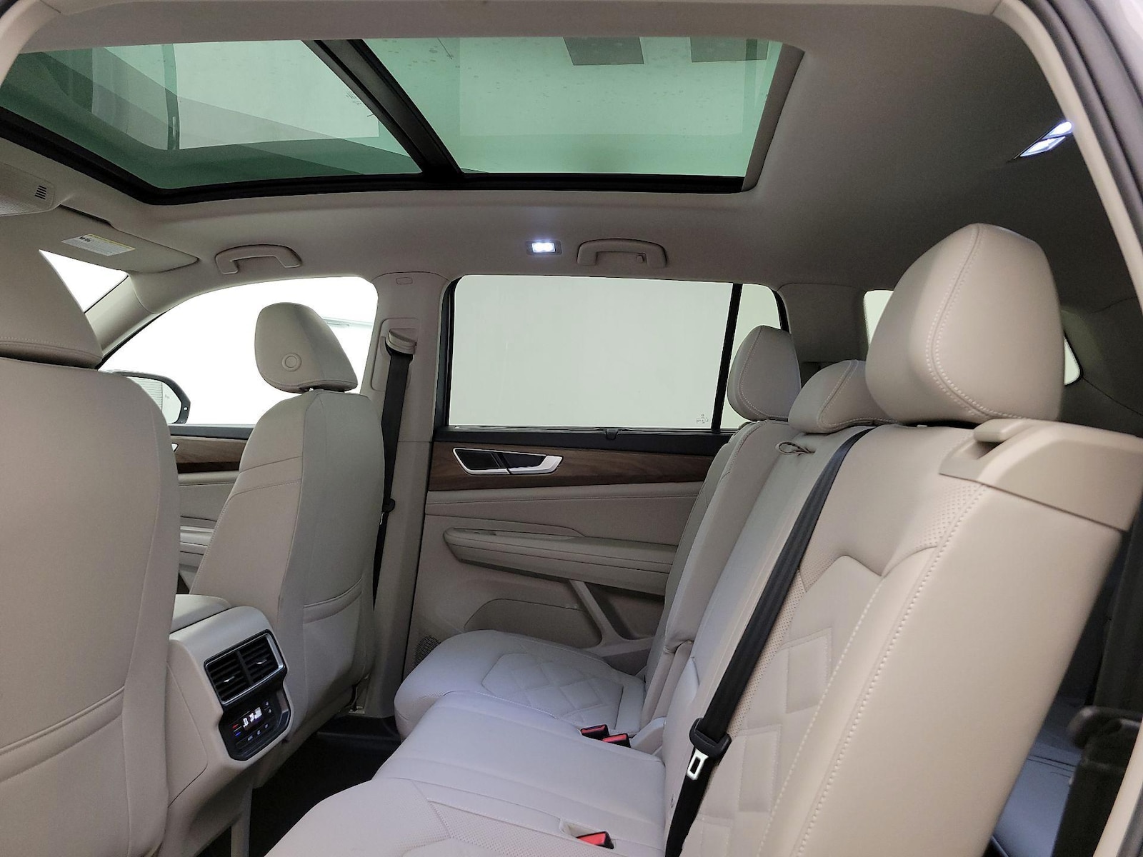 2025 Volkswagen Atlas SE w/Tech - Photo 27