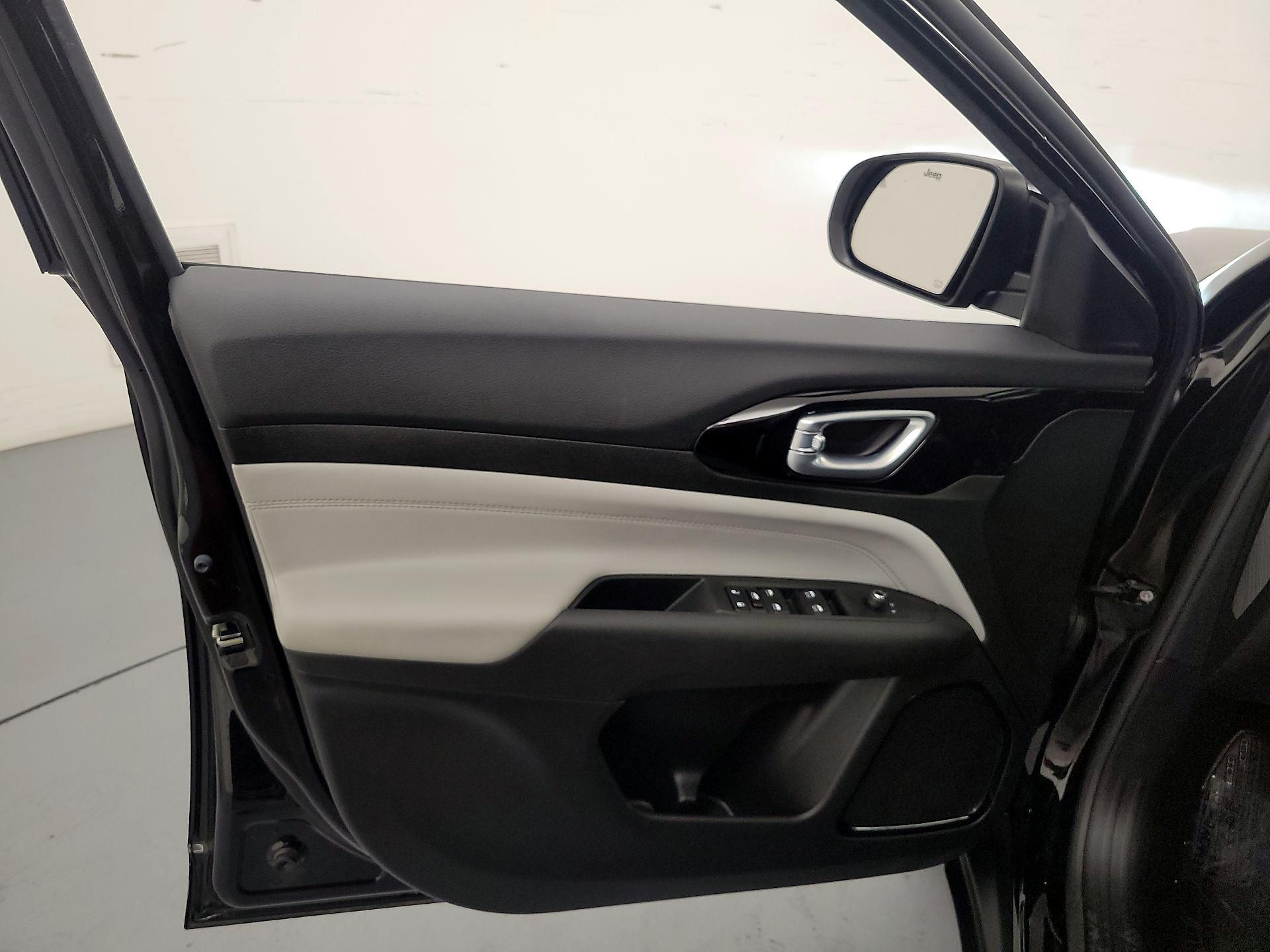 Thumbnail: 2022 Jeep Compass - 12