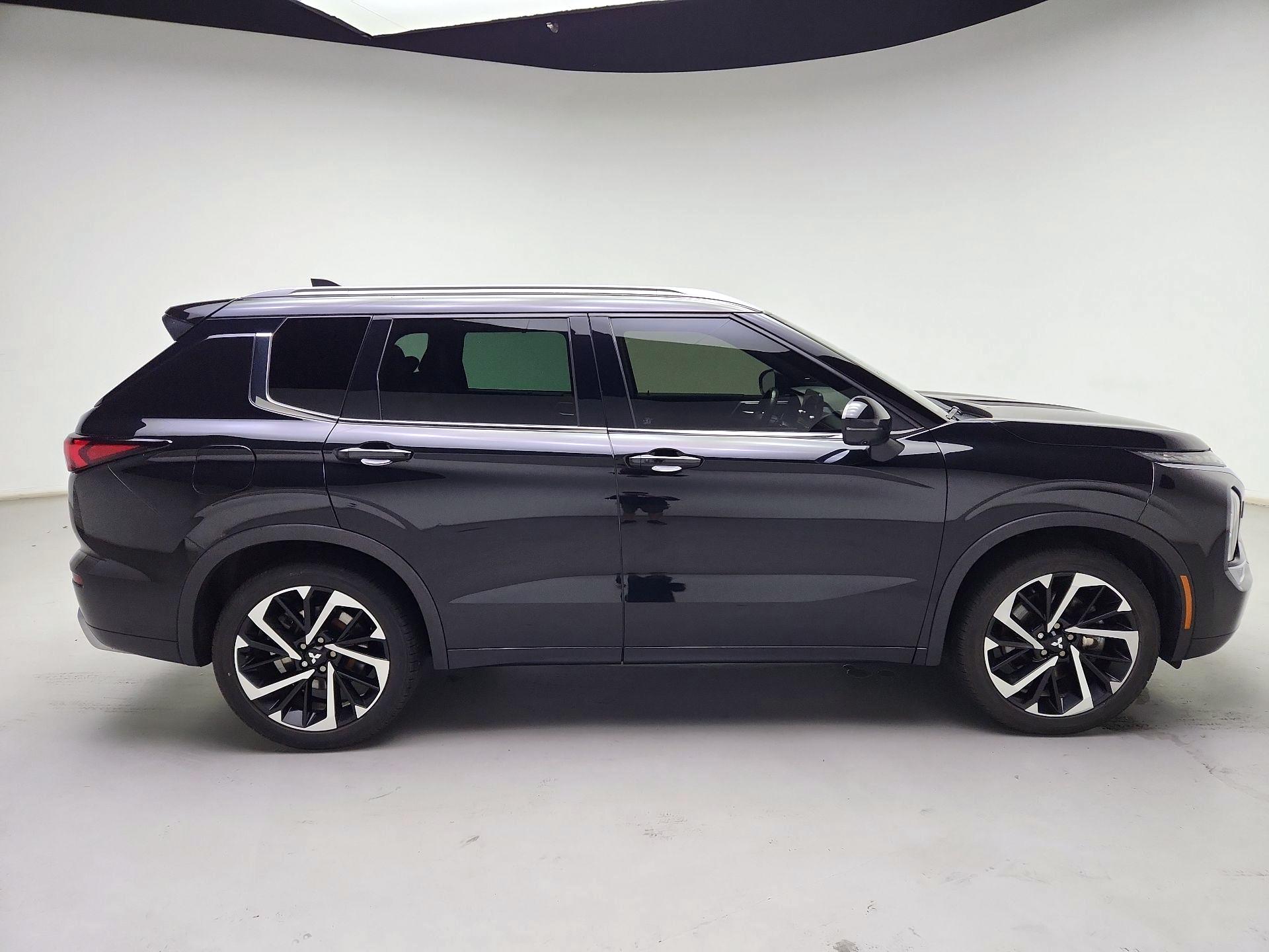 Thumbnail: 2022 Mitsubishi Outlander - 4