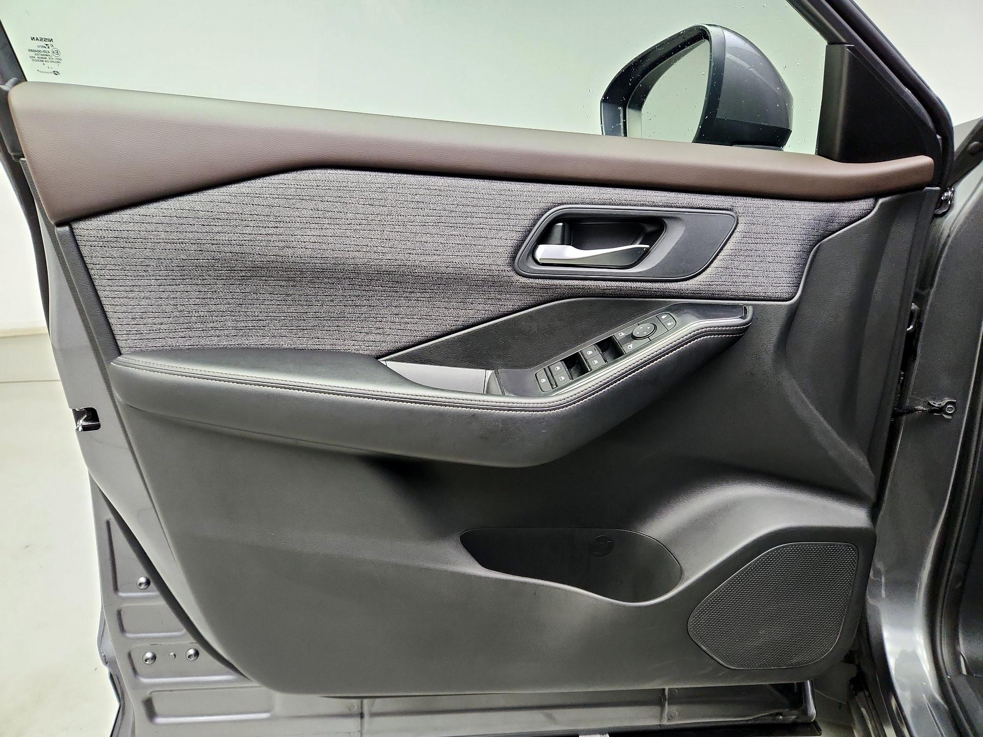 Thumbnail: 2023 Nissan Rogue - 10