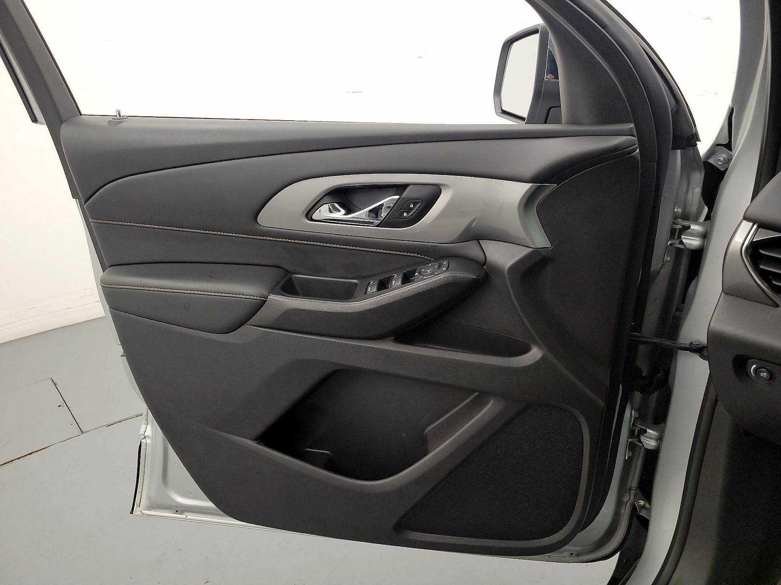 2021 Chevrolet Traverse LS - Photo 13