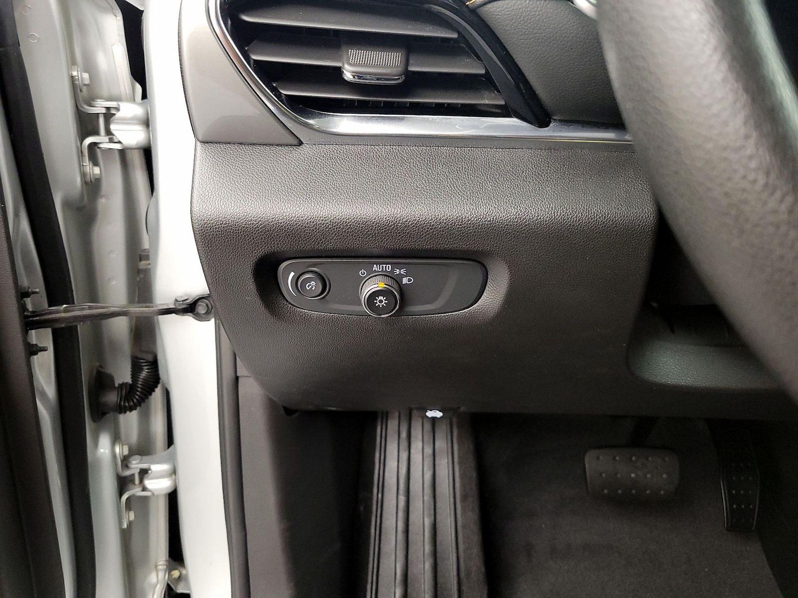 2021 Chevrolet Traverse LS - Photo 14