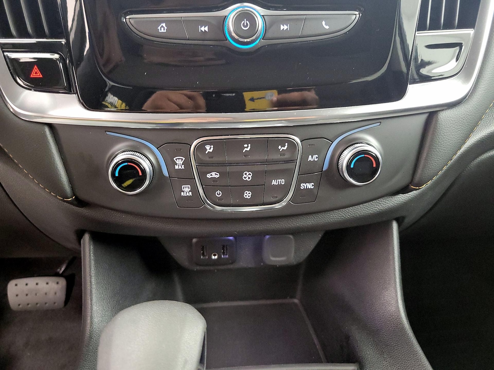2021 Chevrolet Traverse LS - Photo 17