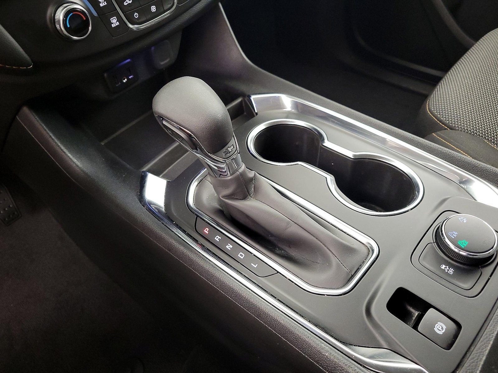 2021 Chevrolet Traverse LS - Photo 18