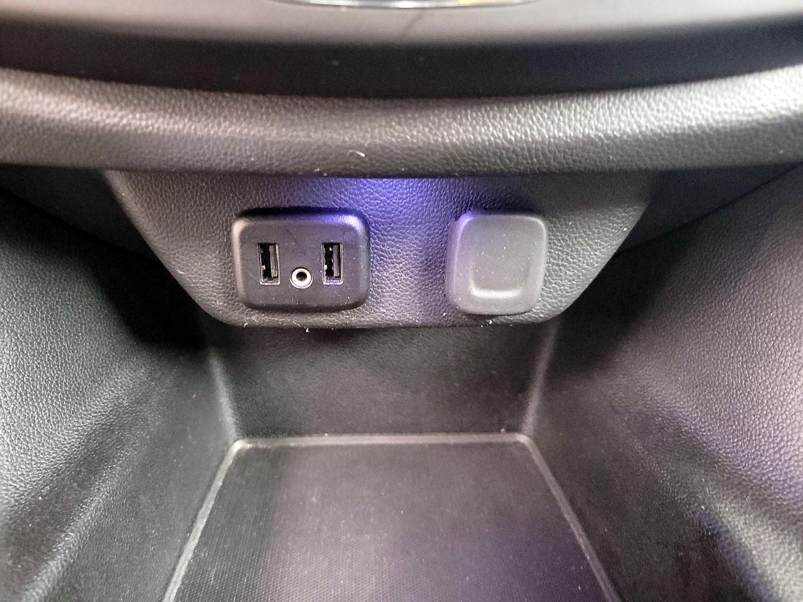 2021 Chevrolet Traverse LS - Photo 19
