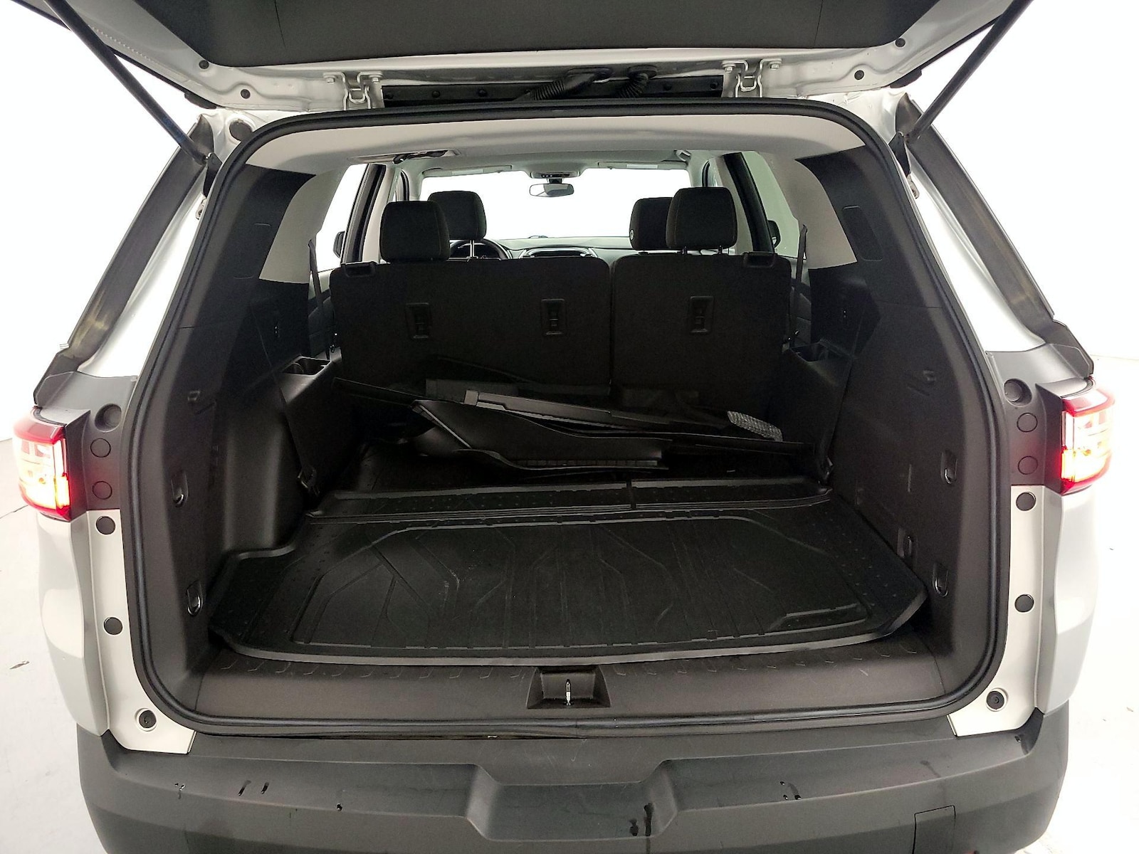 2021 Chevrolet Traverse LS - Photo 21