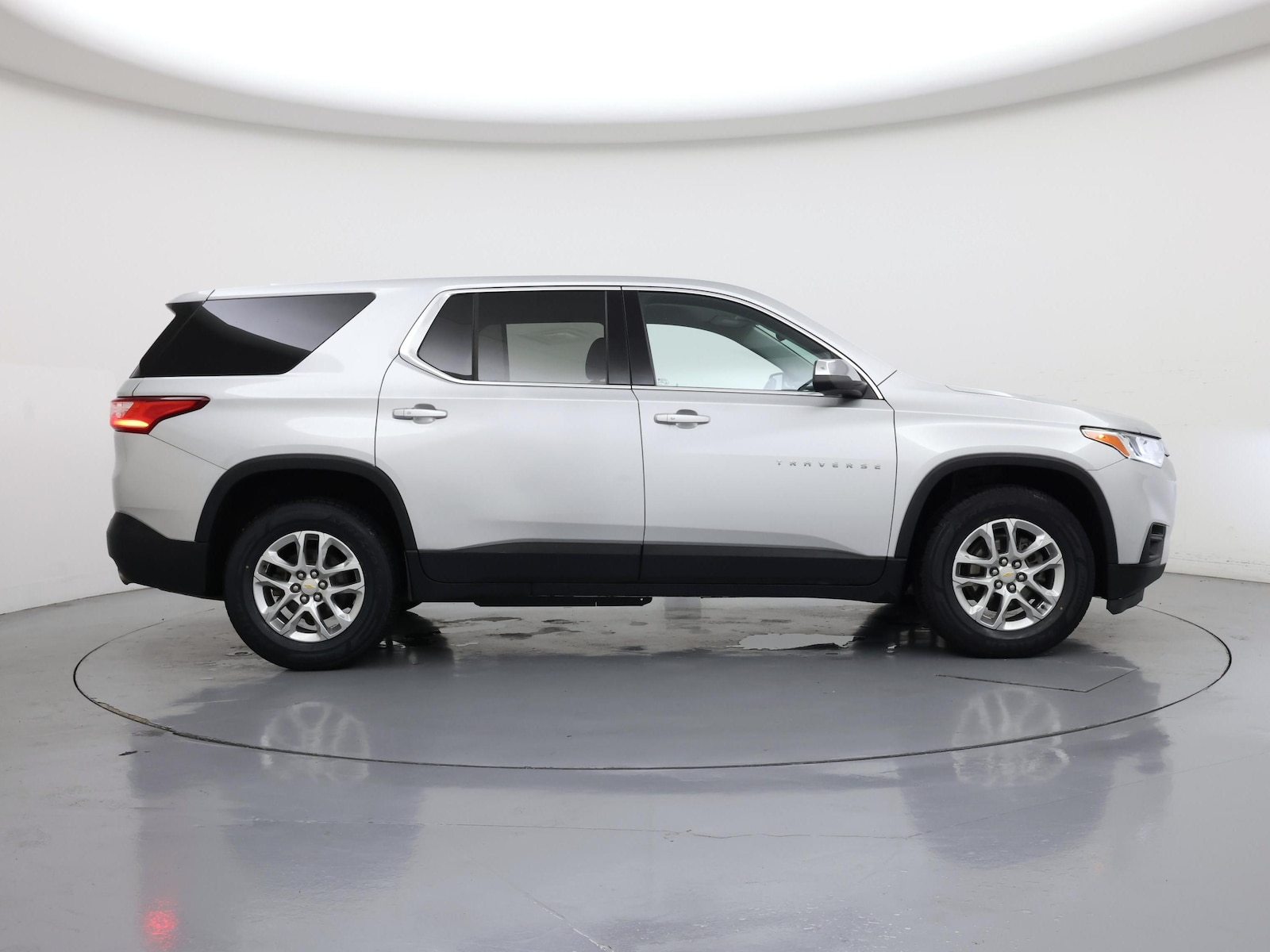 2021 Chevrolet Traverse LS - Photo 8