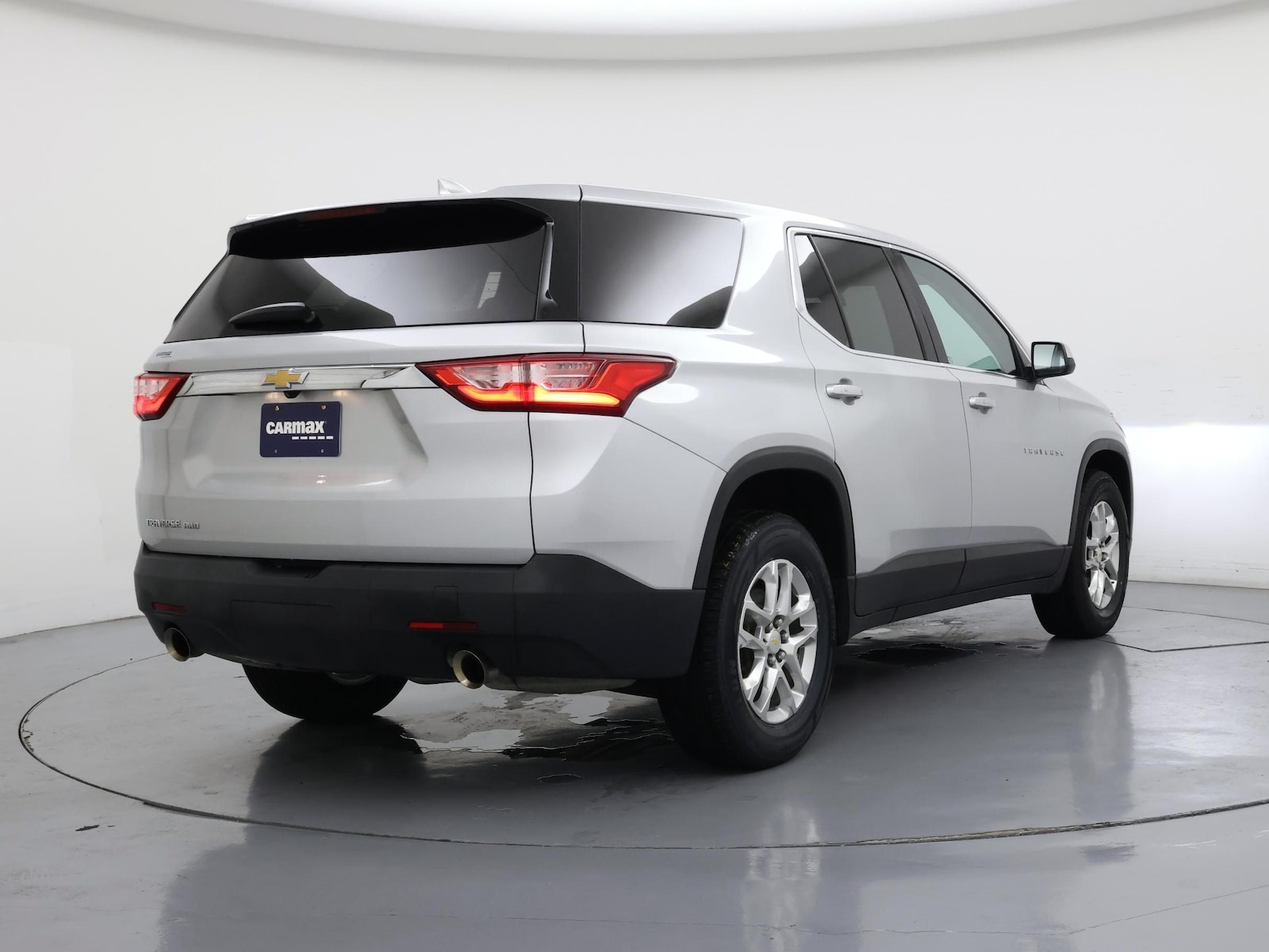 2021 Chevrolet Traverse LS - Photo 9