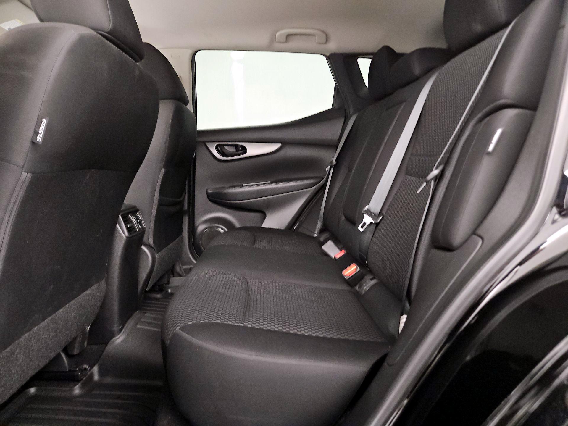 Thumbnail: 2020 Nissan Rogue Sport - 17