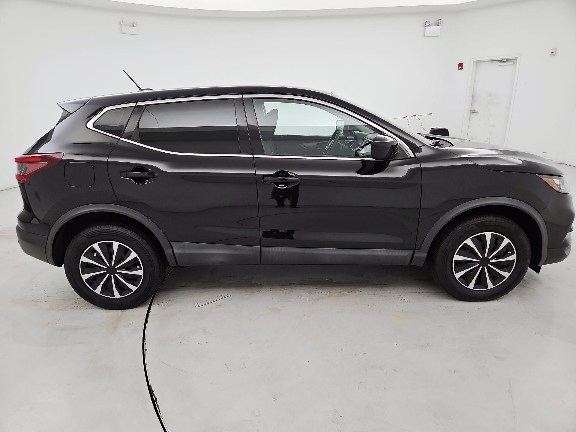Thumbnail: 2020 Nissan Rogue Sport - 4