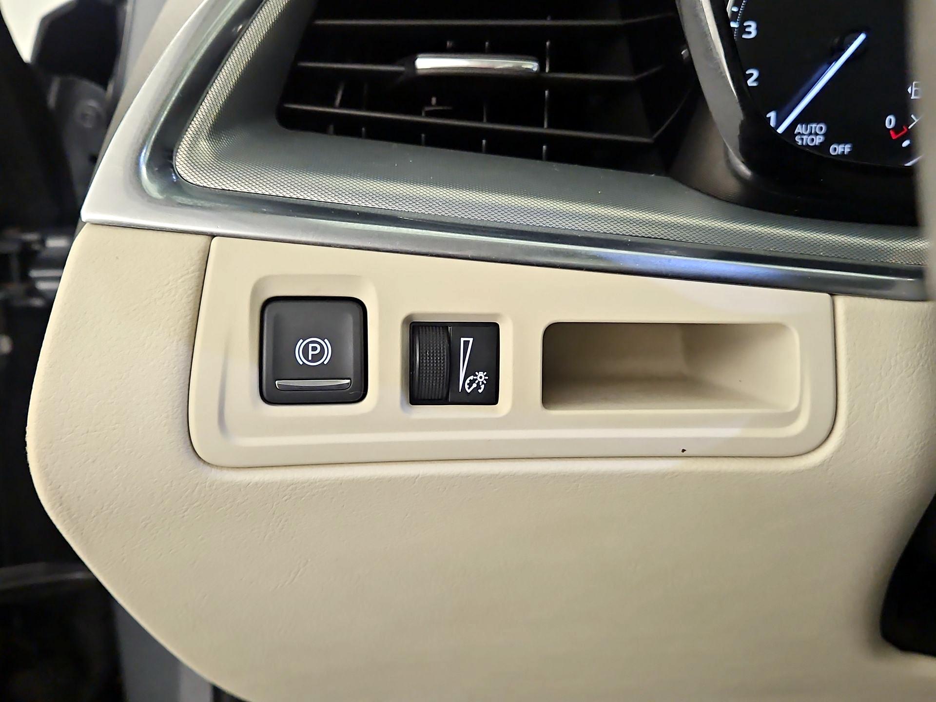 Thumbnail: 2021 Cadillac XT5 - 11