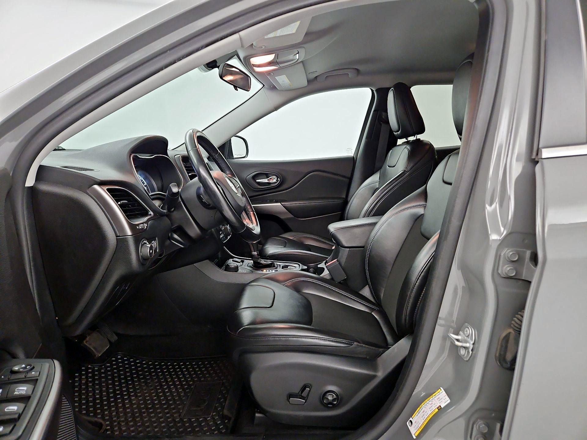 Thumbnail: 2020 Jeep Cherokee - 9