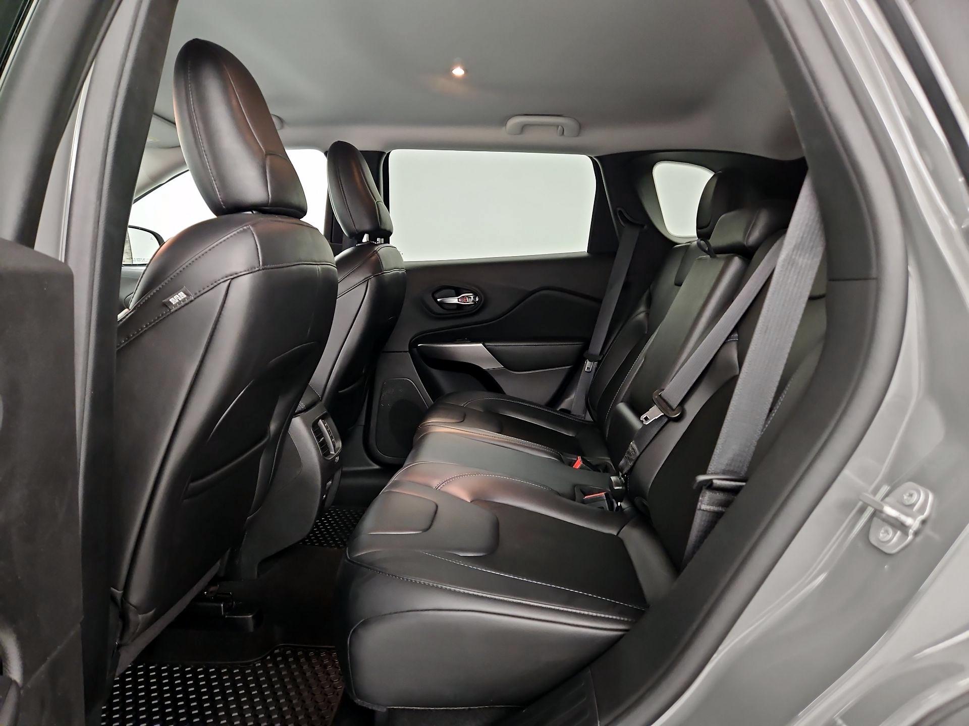 Thumbnail: 2020 Jeep Cherokee - 17