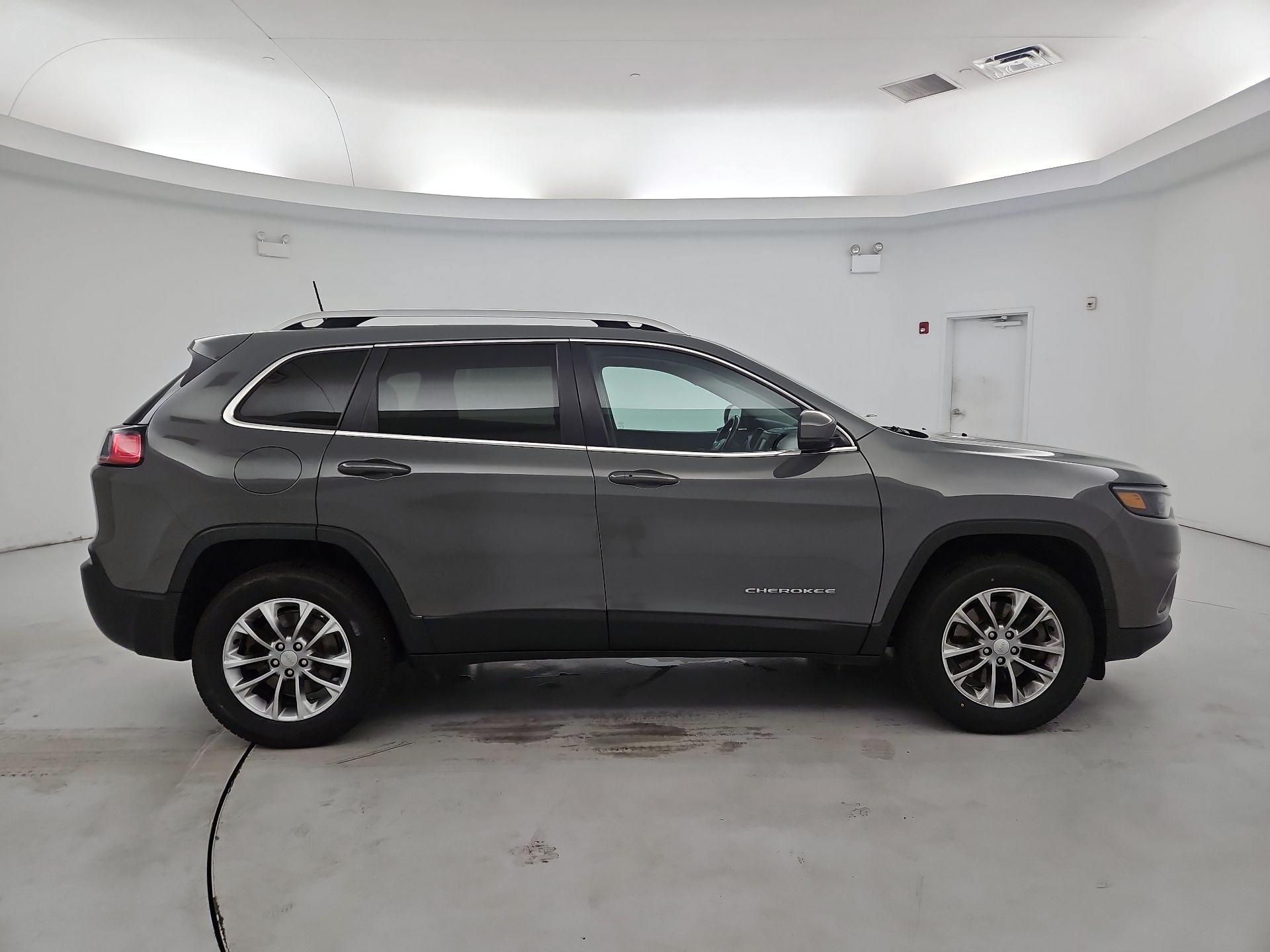 Thumbnail: 2020 Jeep Cherokee - 4