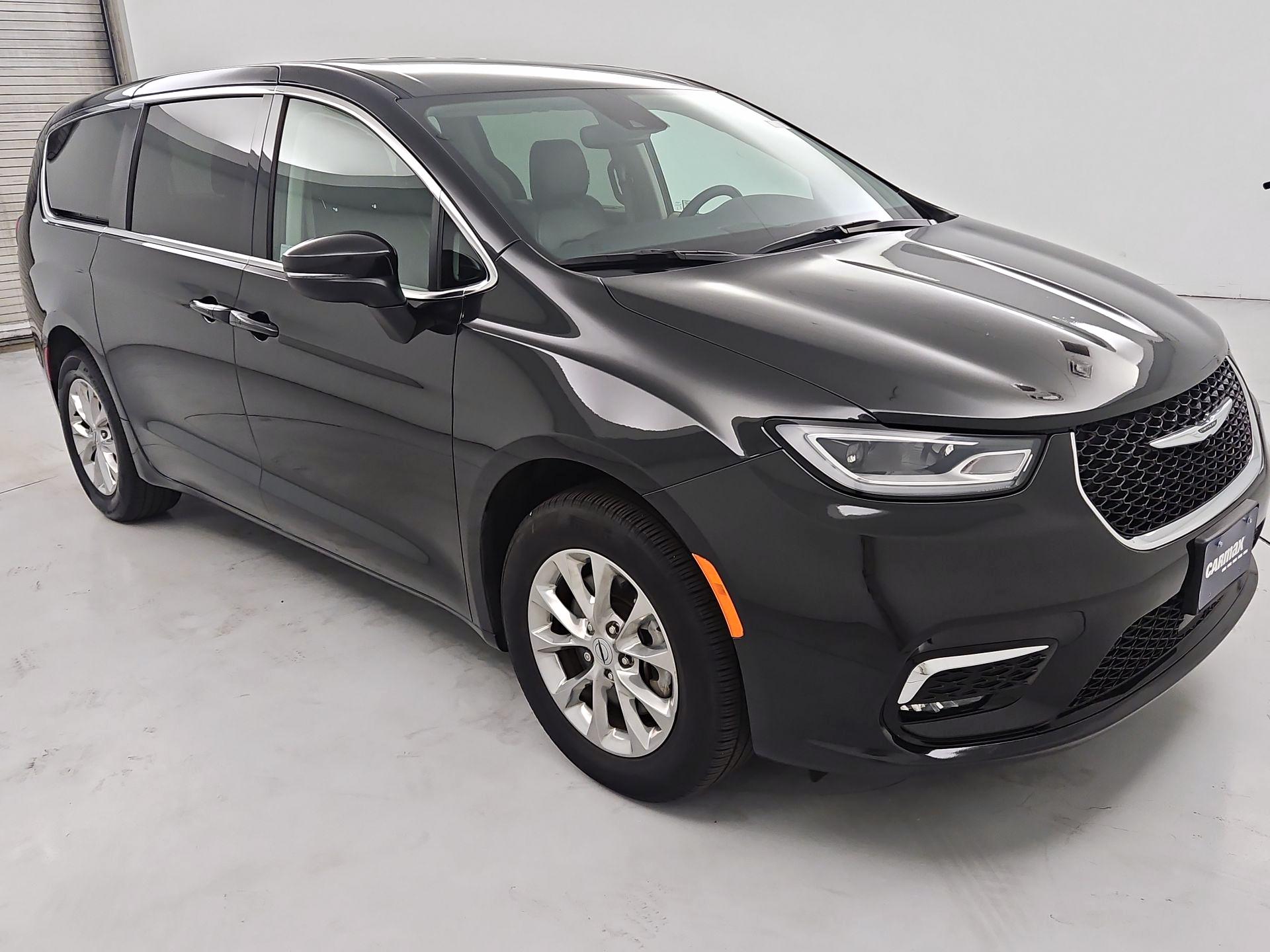 Thumbnail: 2023 Chrysler Pacifica - 1