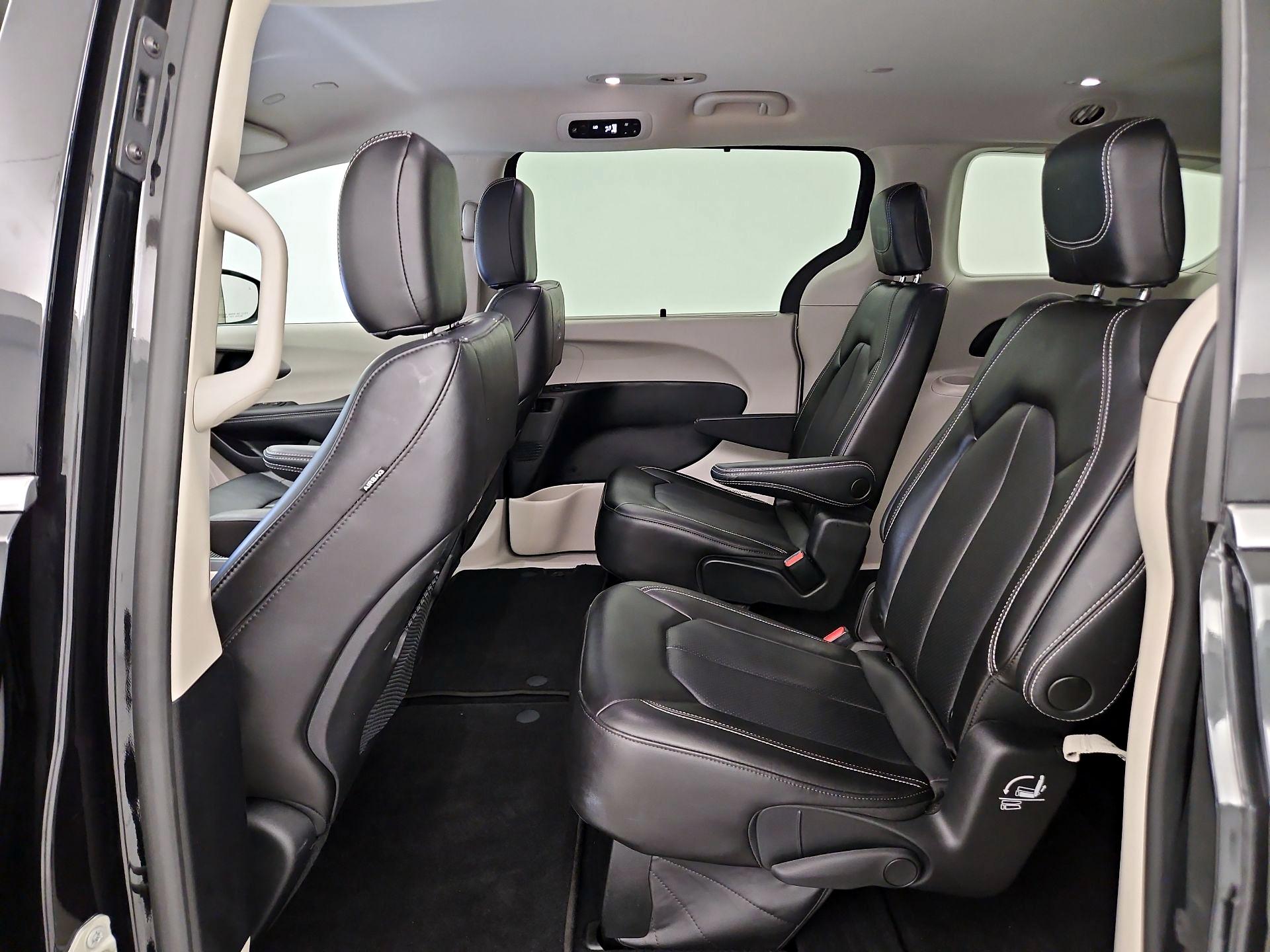Thumbnail: 2023 Chrysler Pacifica - 17