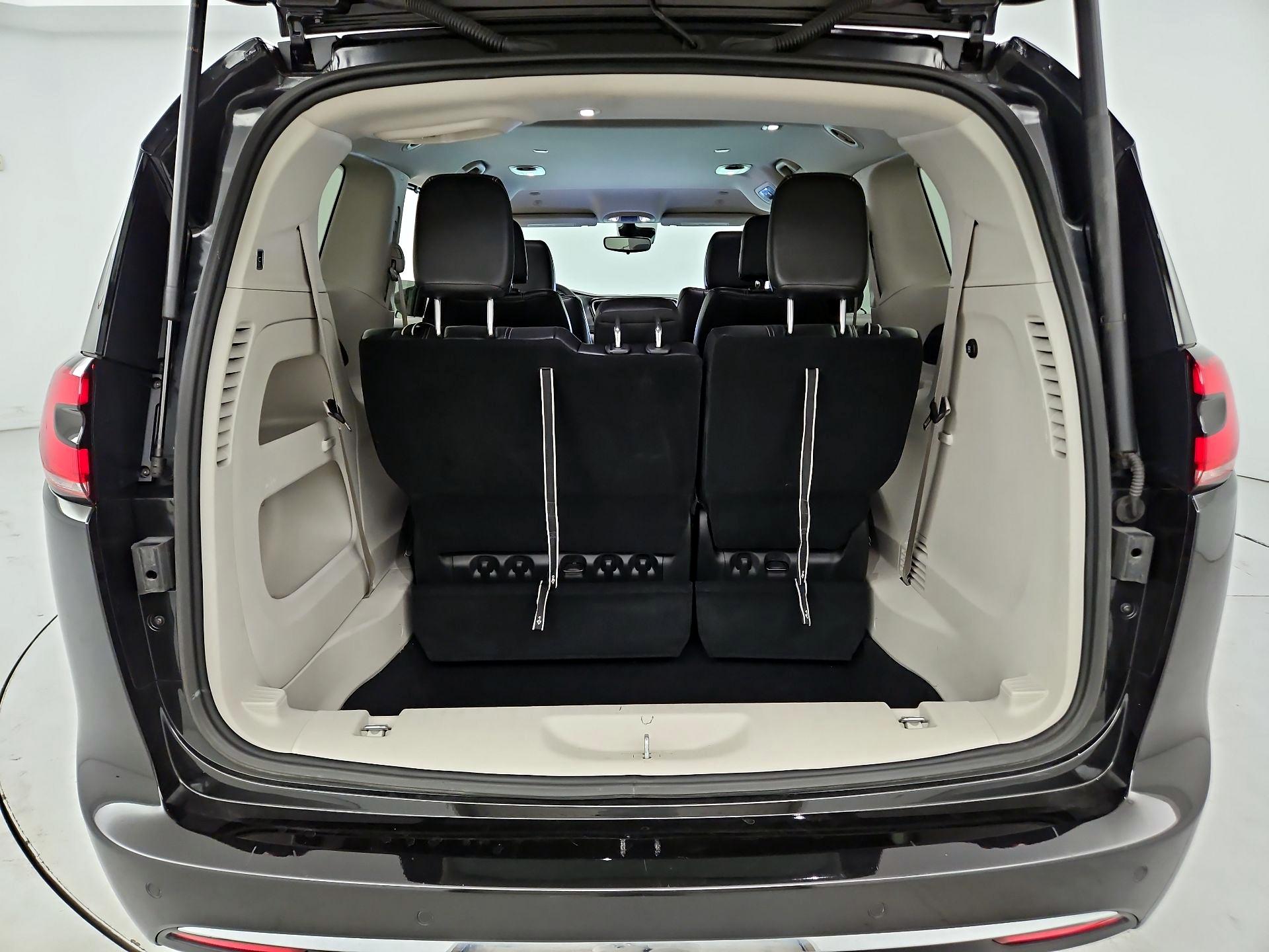 Thumbnail: 2023 Chrysler Pacifica - 19