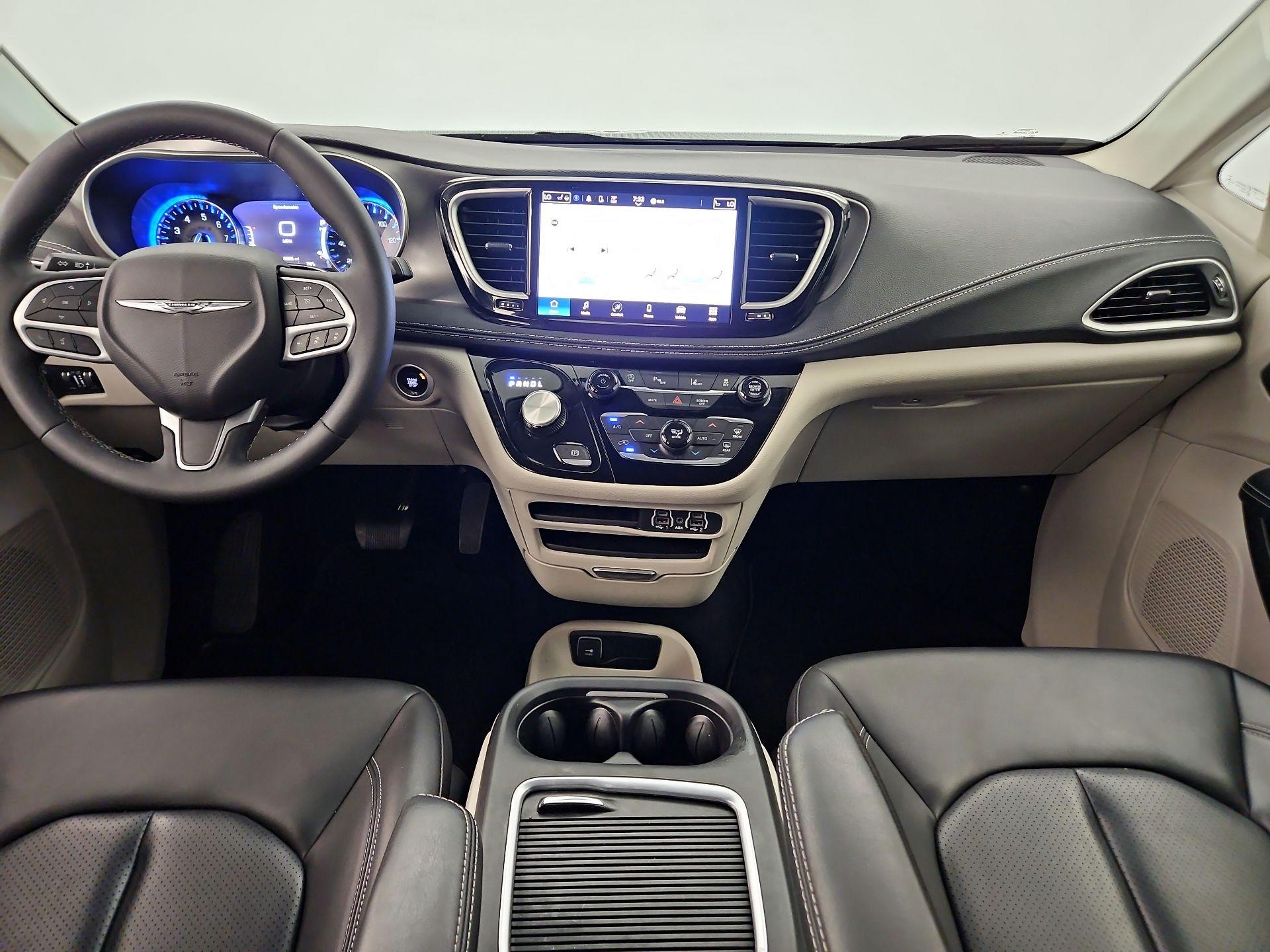 Thumbnail: 2023 Chrysler Pacifica - 8