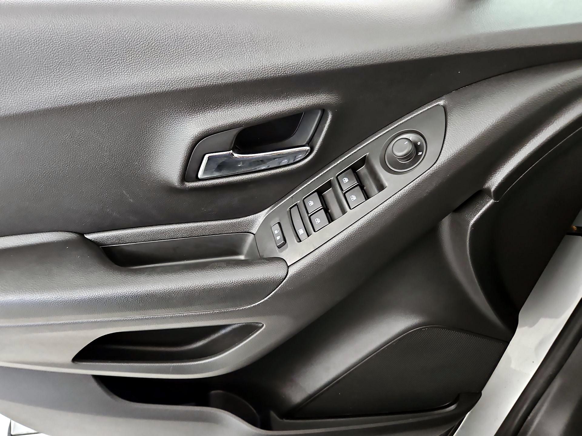 Thumbnail: 2021 Chevrolet Trax - 10