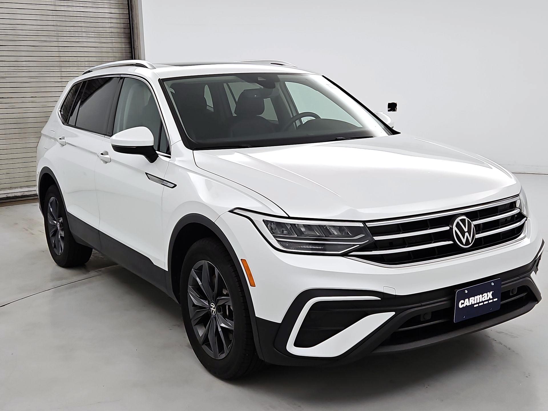Thumbnail: 2023 Volkswagen Tiguan - 1