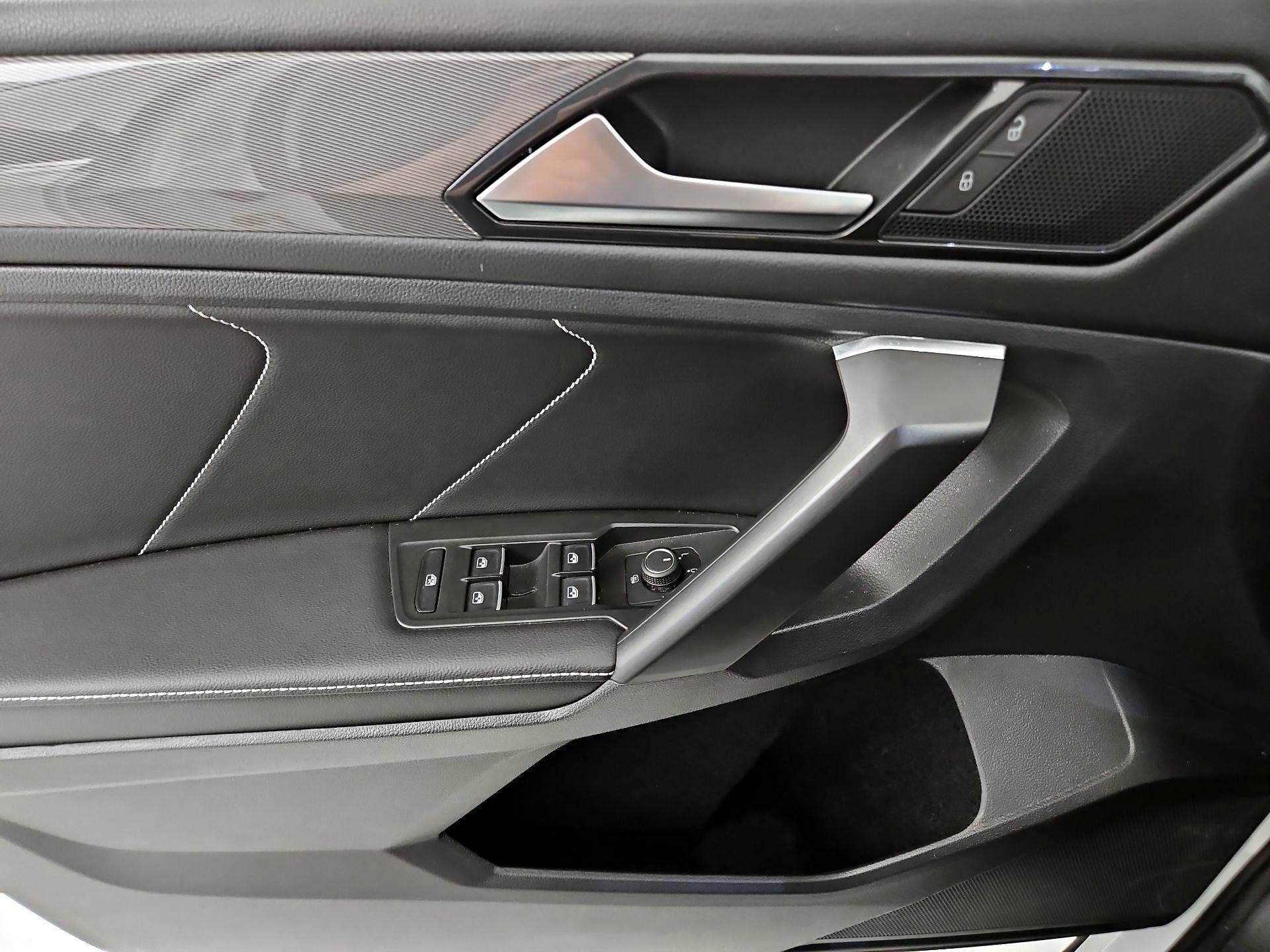 Thumbnail: 2023 Volkswagen Tiguan - 10