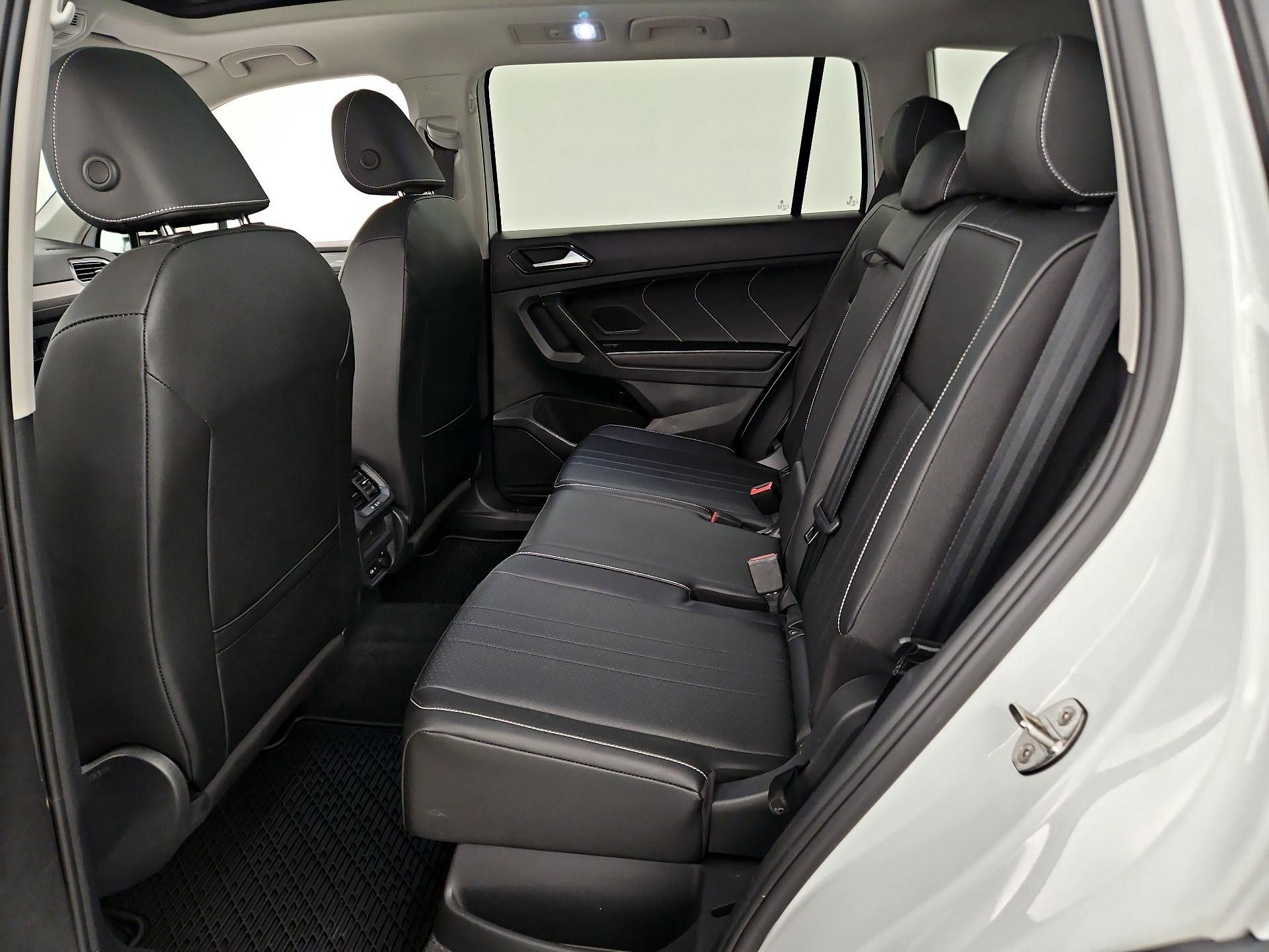 Thumbnail: 2023 Volkswagen Tiguan - 18